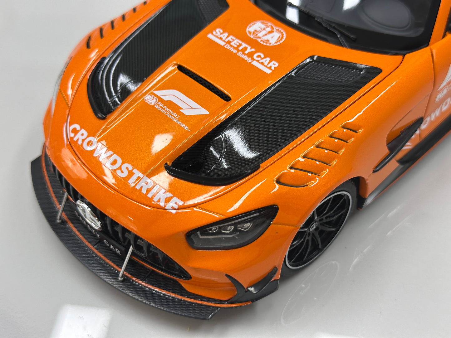 MINICHAMPS 1/18 Mercedes-AMG GT BLACK SERIES SILVERSTONE 2025 Safety Car Orange 110032092