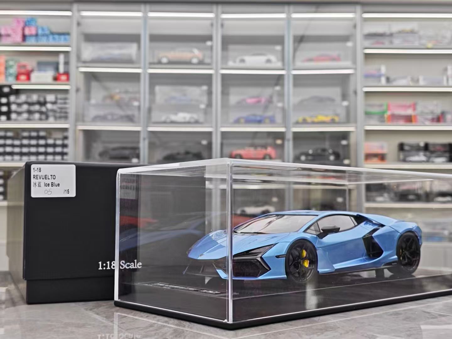 UU 1/18 Lamborghini Revuelto Limited Edition Diecast Model Car