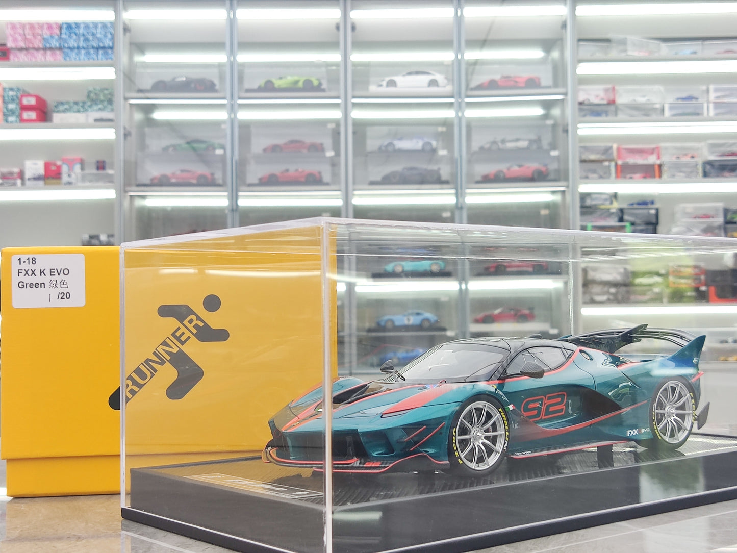 RUNNER 1/18 Ferrari FXX K EVO Limited Edition Model Ornaments Collectibles