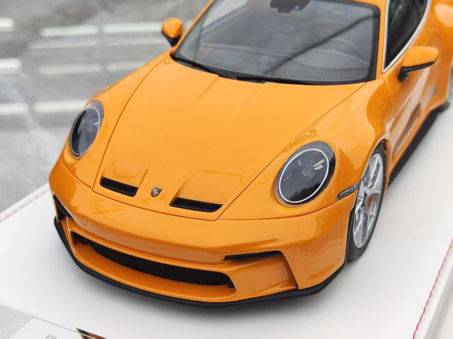 IVY 1/18 Porsche 911 S/T (992), orange resin model car IVY228