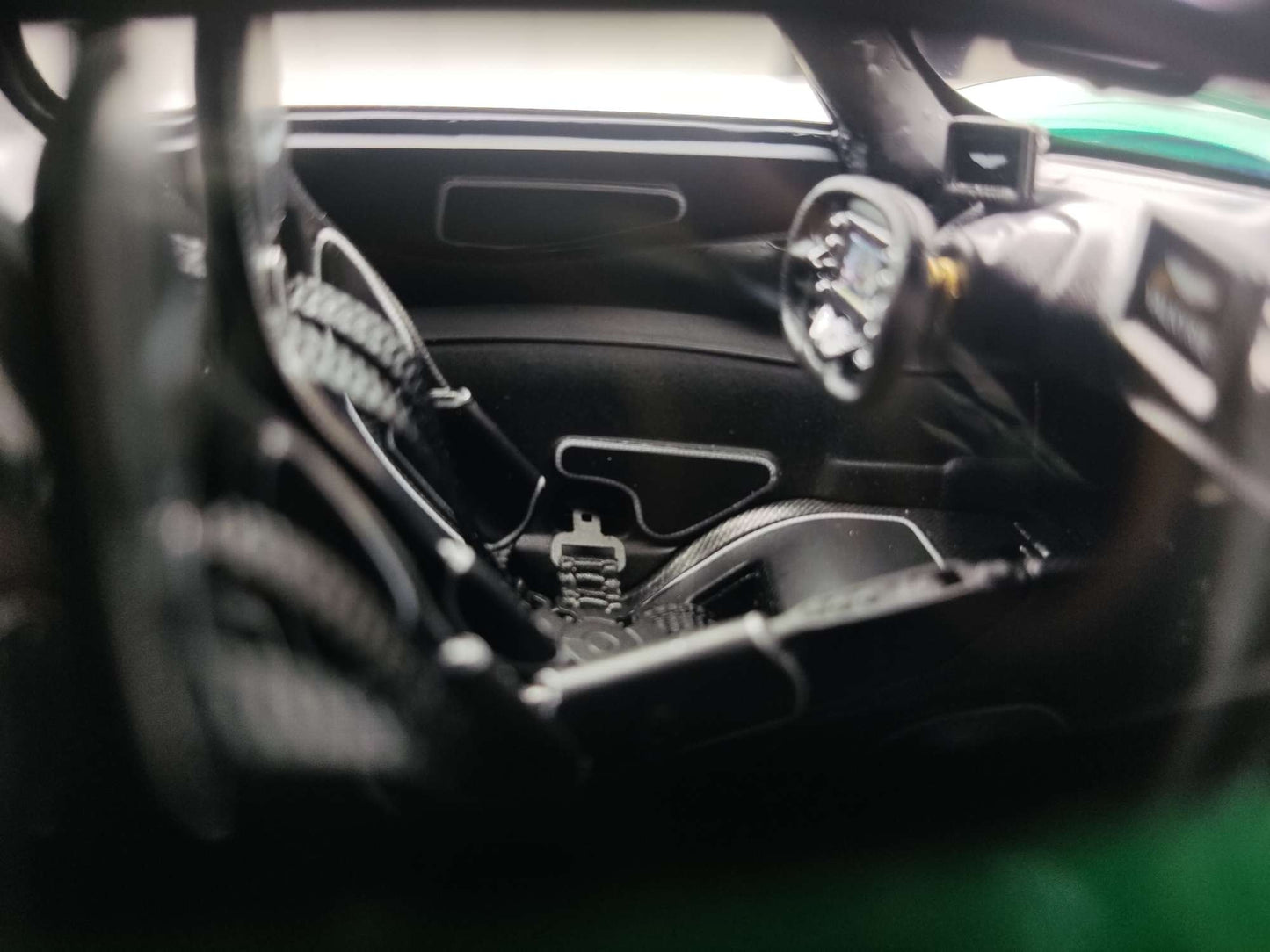 FRONTIART 1/18 Aston Martin Valkyire British Green FA146