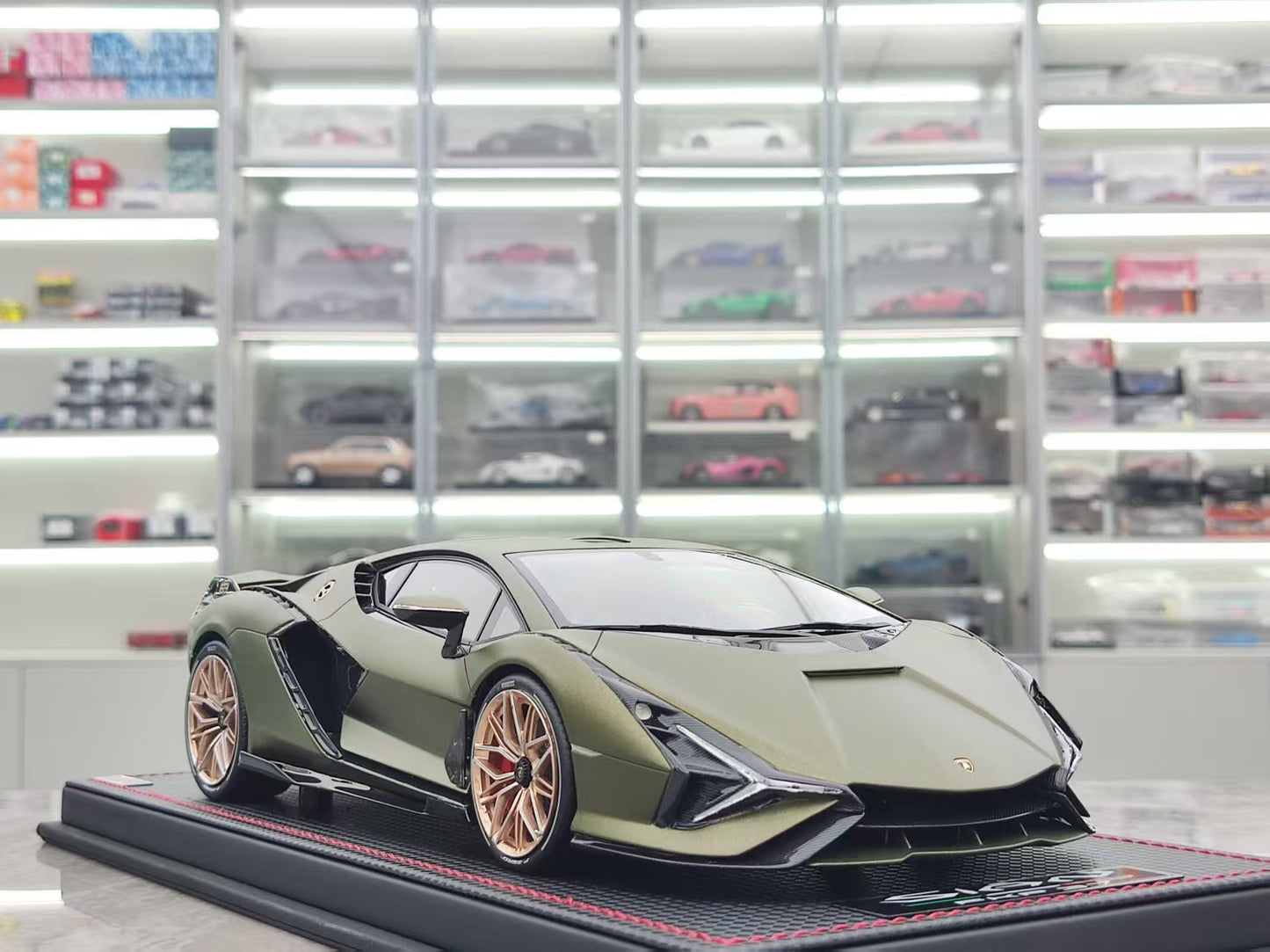 MR 1/18 Lamborghini SIAN FKP 37 Army Green LAMBO042