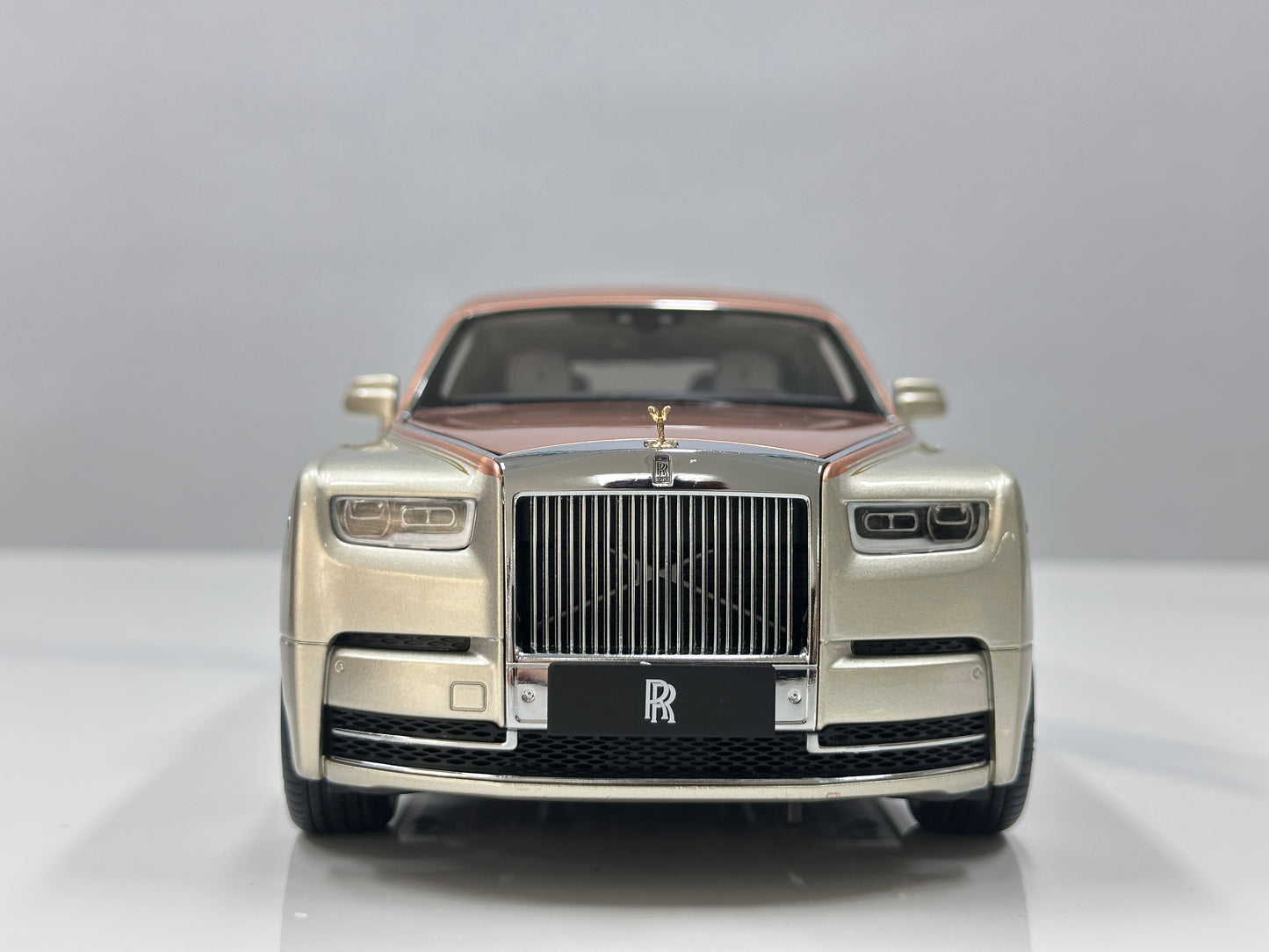 ZP 1/18 Rolls-Royce Phantom VIII Rose Gold/Champagne Gold ZP121
