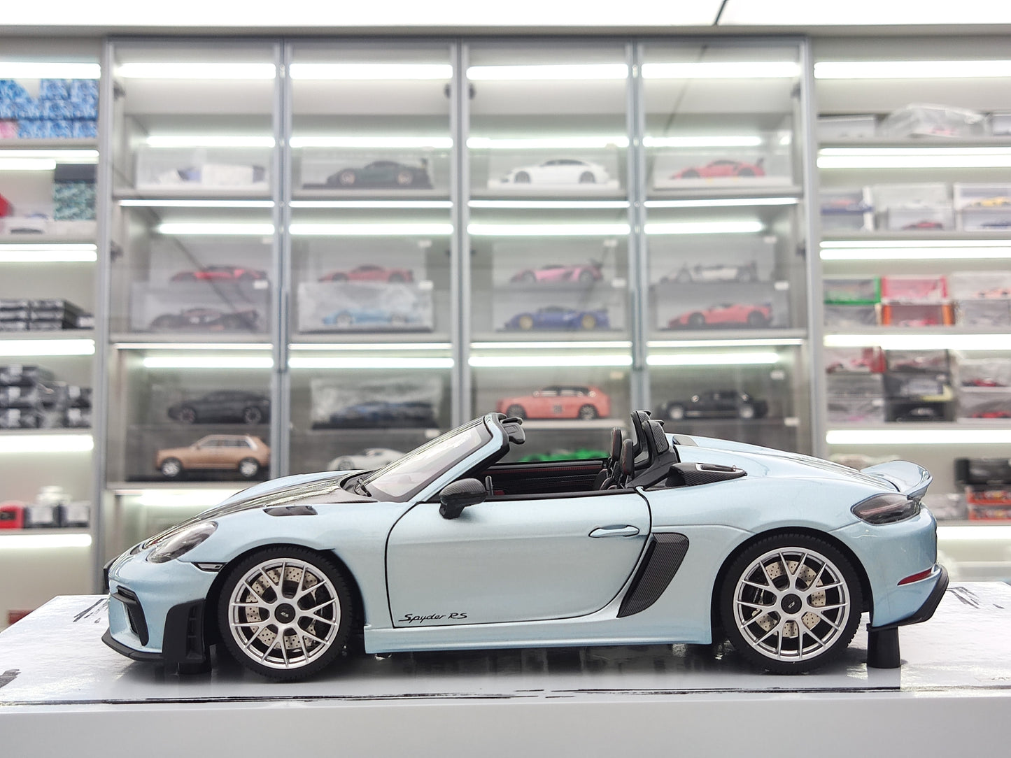 MINICHAMPS 1/18 Porsche 718 SPYDER RS 2024 Glacier Silver Alloy Model 113063133