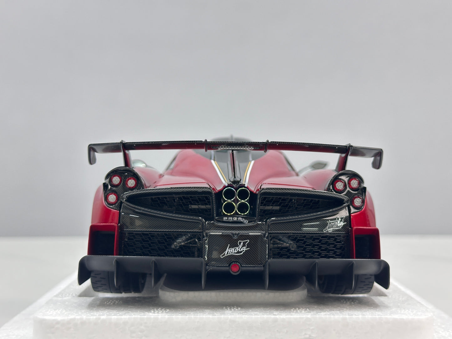 LCD 1/18 Pagani Imola Red LCD18023-RE