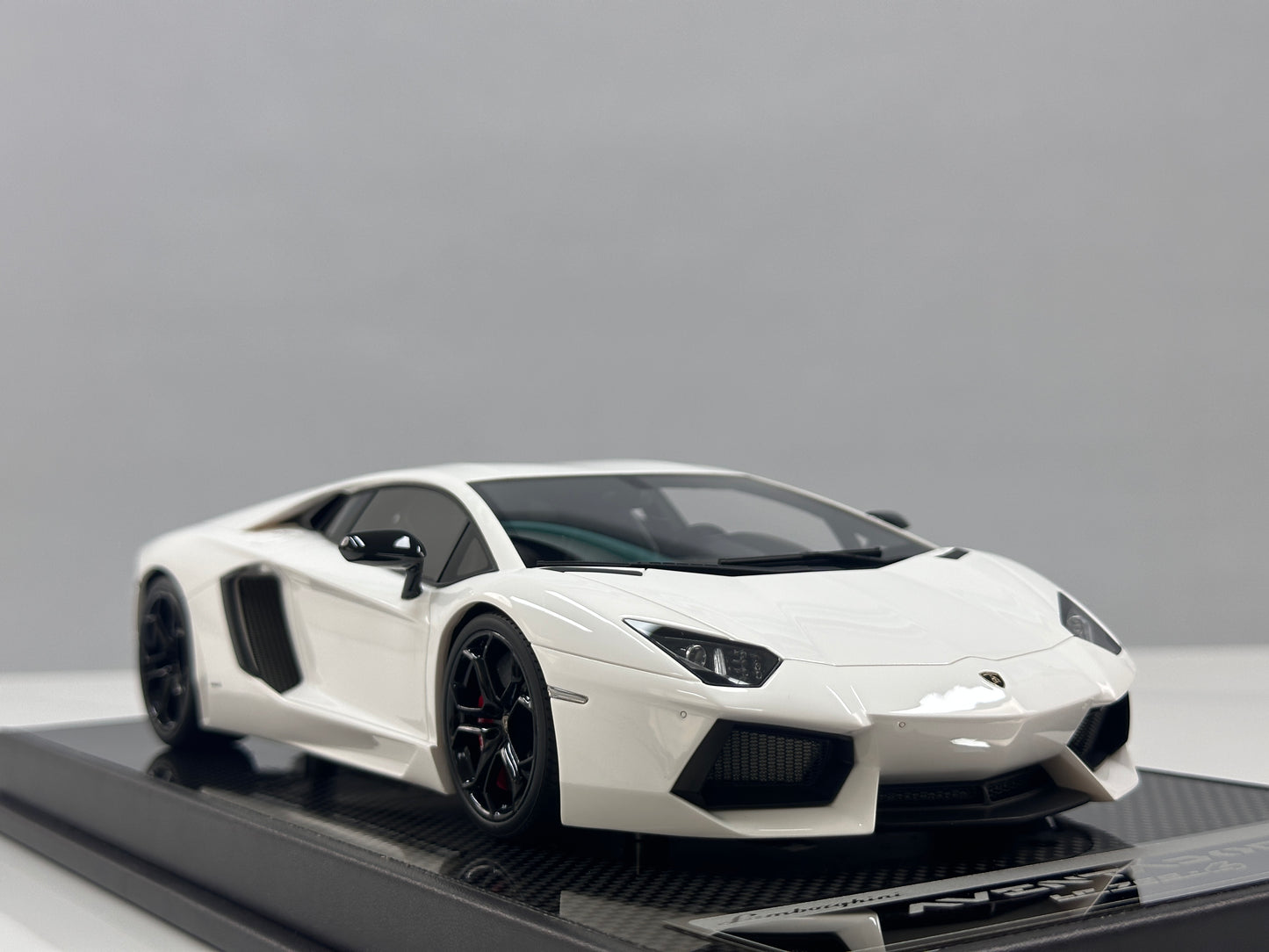 VMB 1/18 Lamborghini Aventador LP700-4 White VMB065