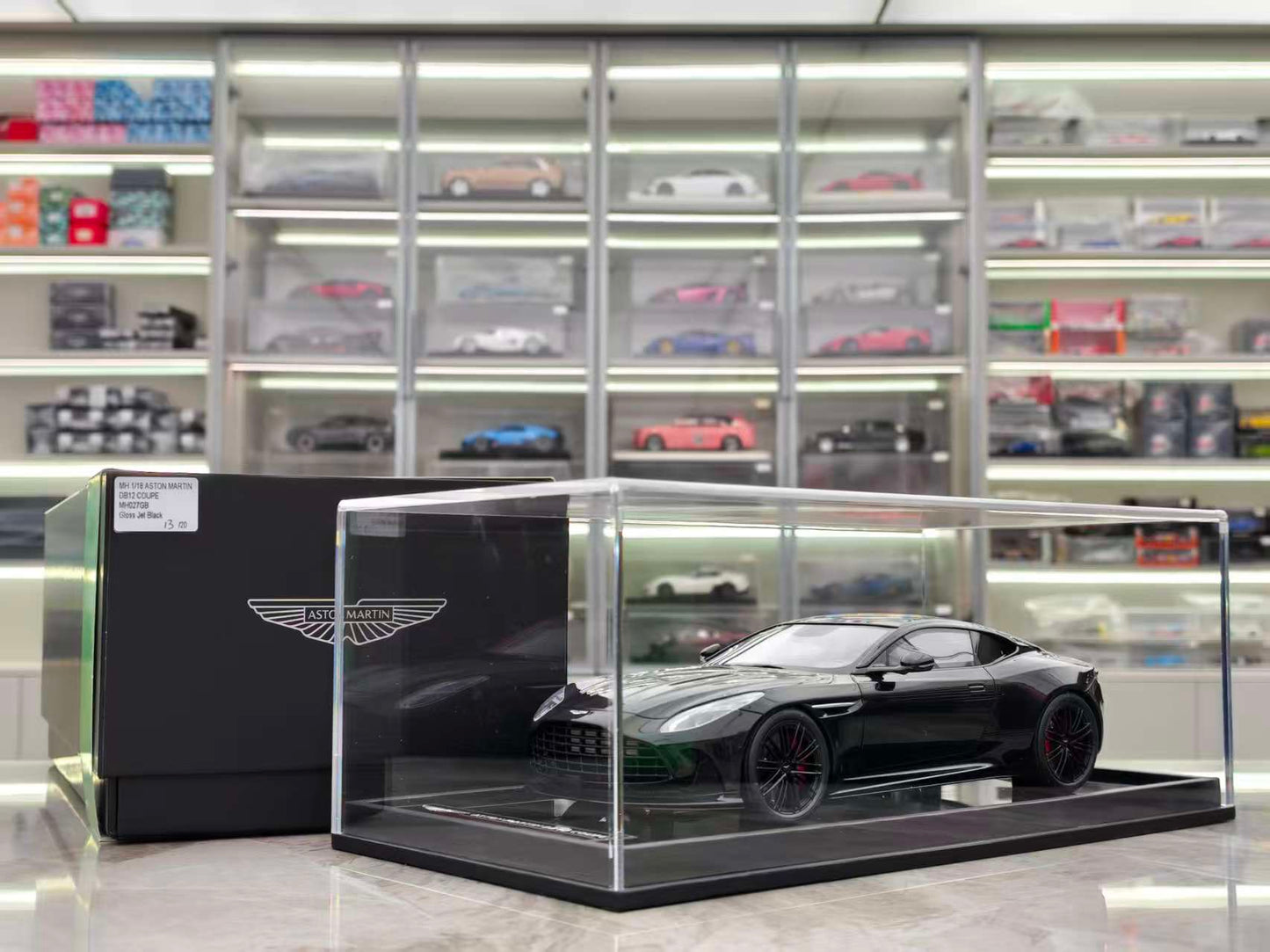 MOTORHELIX 1/18 Aston Martin DB12 Coupe, Black MH332