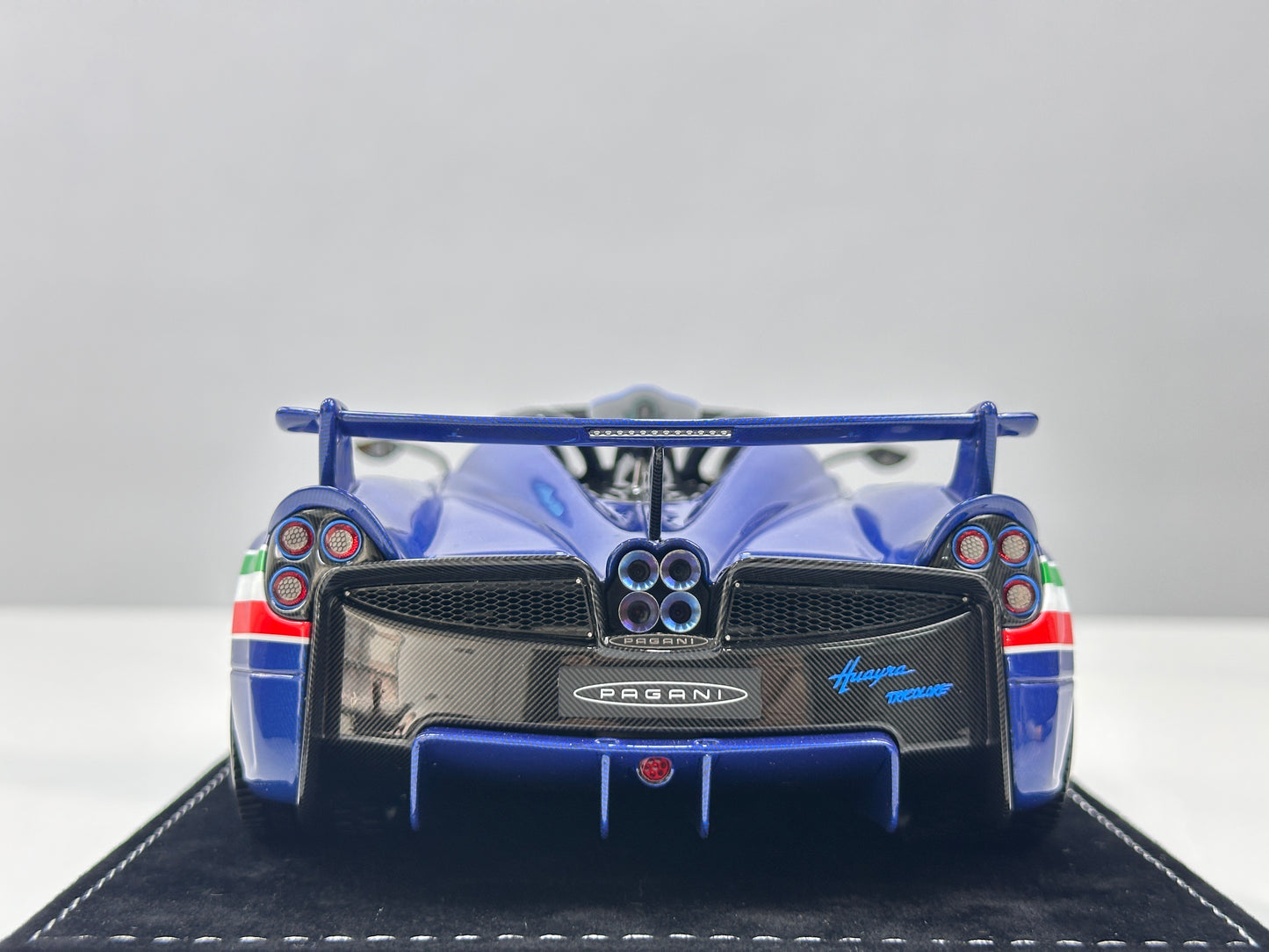 HH Model 1/18 Pagani Huayra Air Force Edition HH664