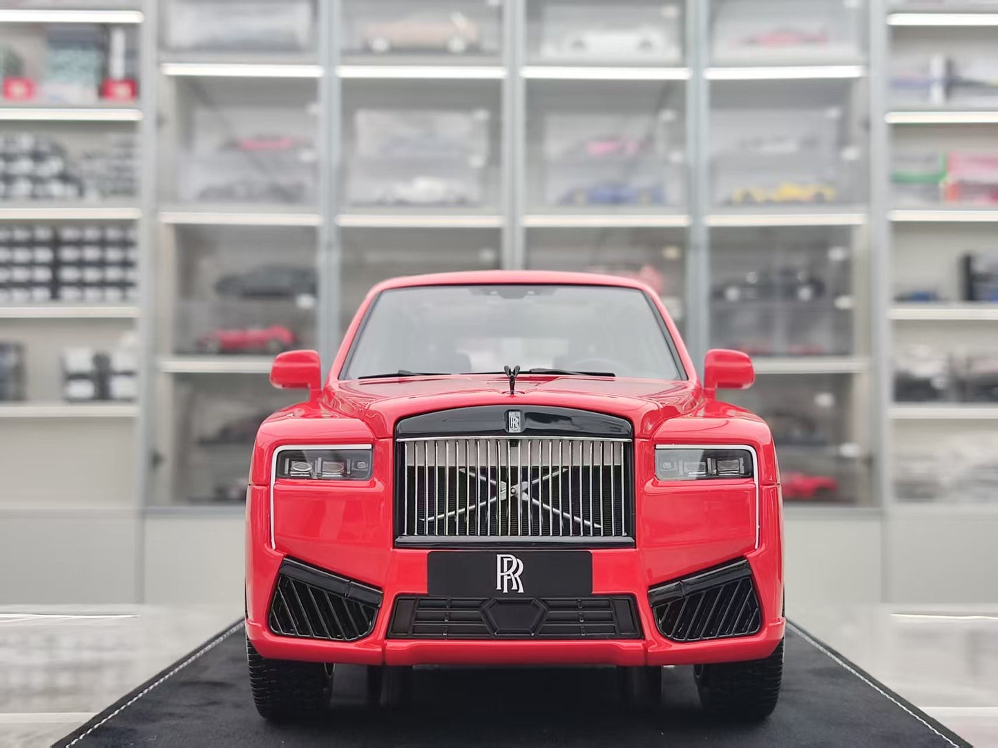HH Model 1/18 Rolls-Royce Cullinan Series II Phoenix Red HH541