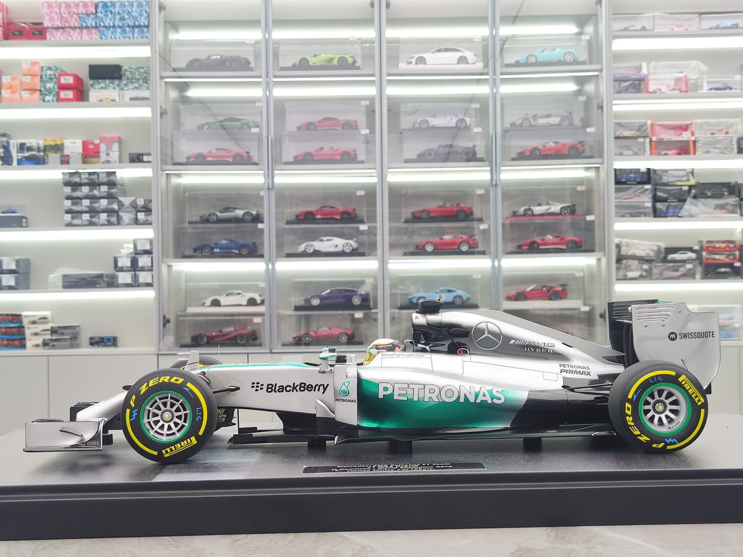 MINICHAMPS 1/12 Mercedes AMG PETRONAS F1 Team W05 Lewis Hamilton World Champion 2014 Silver-Green Simulation Car Model 127140444