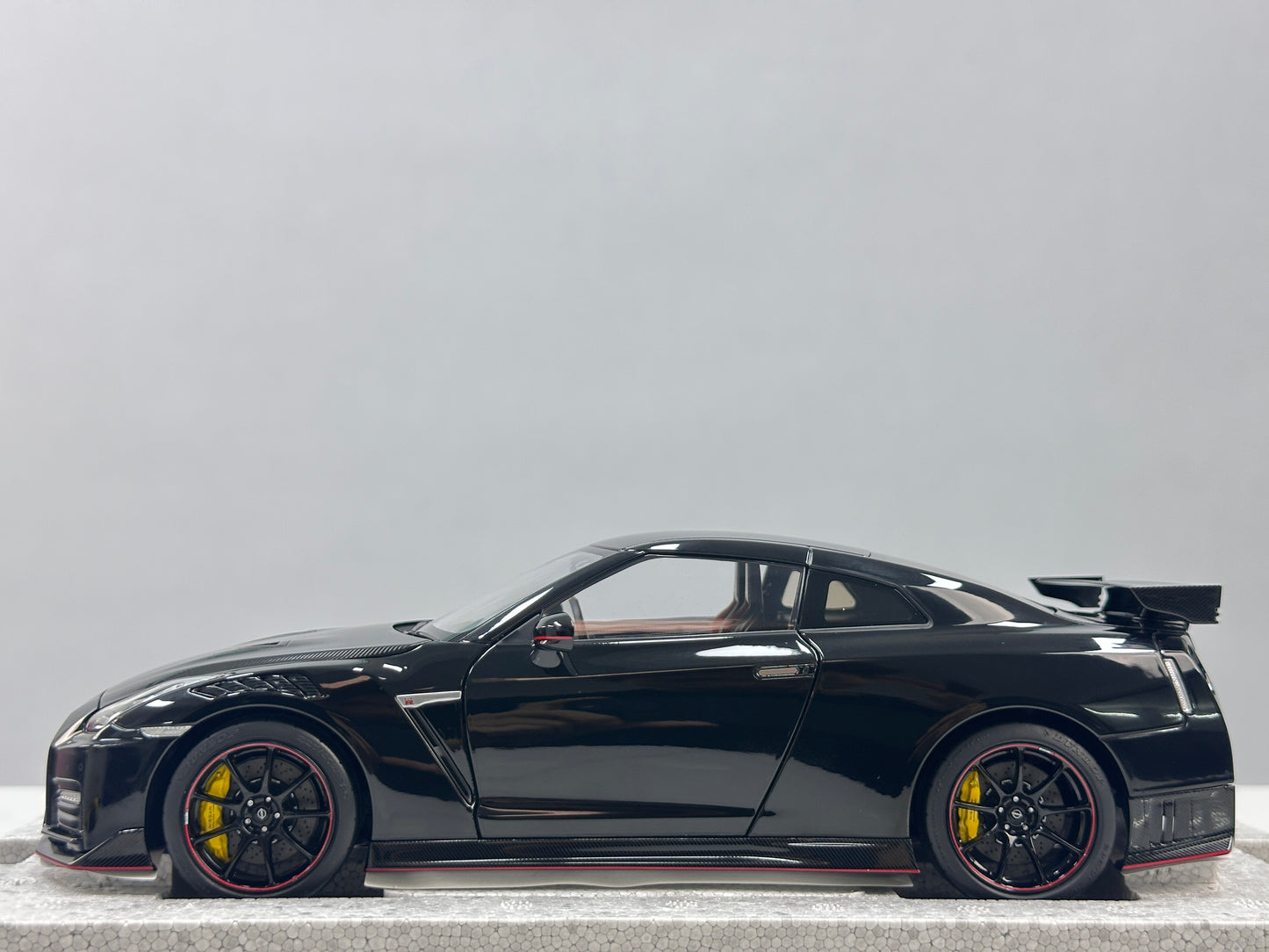 MOTORHELIX 1/18 Nissan GT-R NISMO (R35) Special Edition 2022 – Meteor Flake Black (MH379)