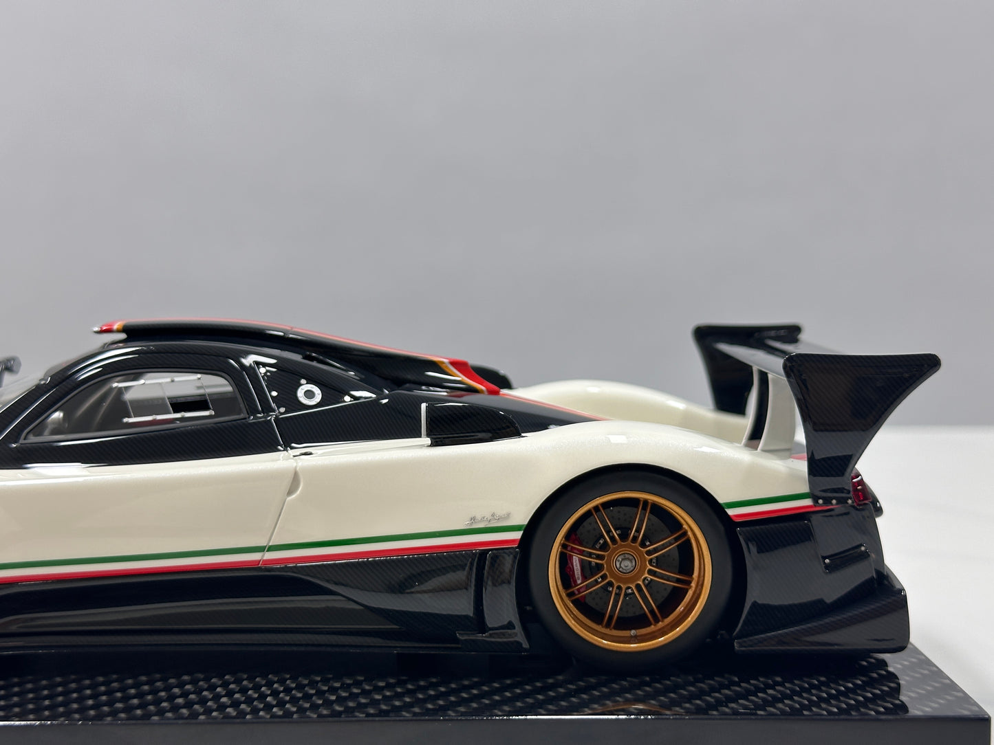 KASH MODEL 1/18 Pagani Zonda R Warm Pearl White KPZR003