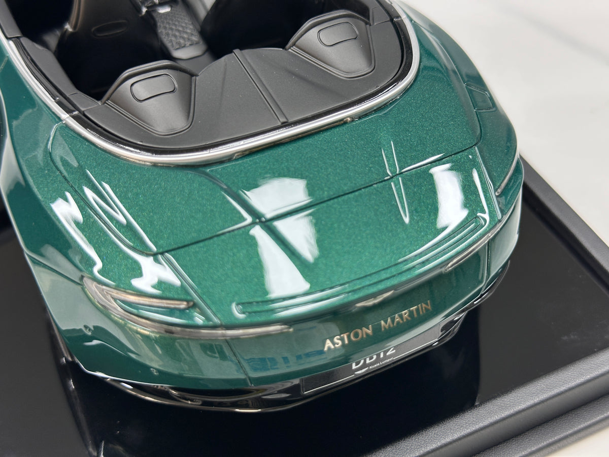 MOTORHELIX 1/18 Aston Martin DB12 Volante (Convertible) - Cinnabar Green - MH394