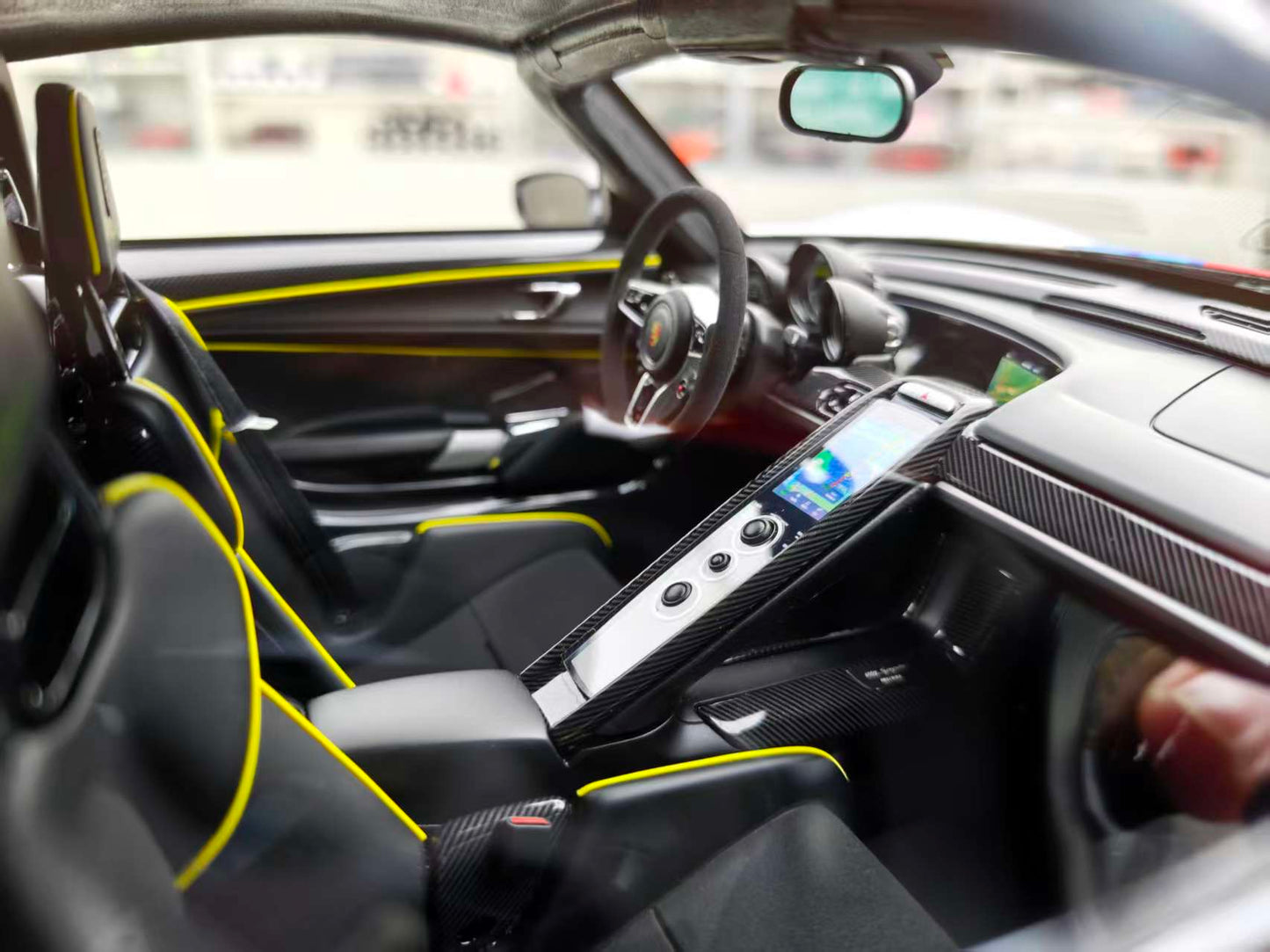 HH Model 1/8 Porsche 918 Spyder Martini HH523