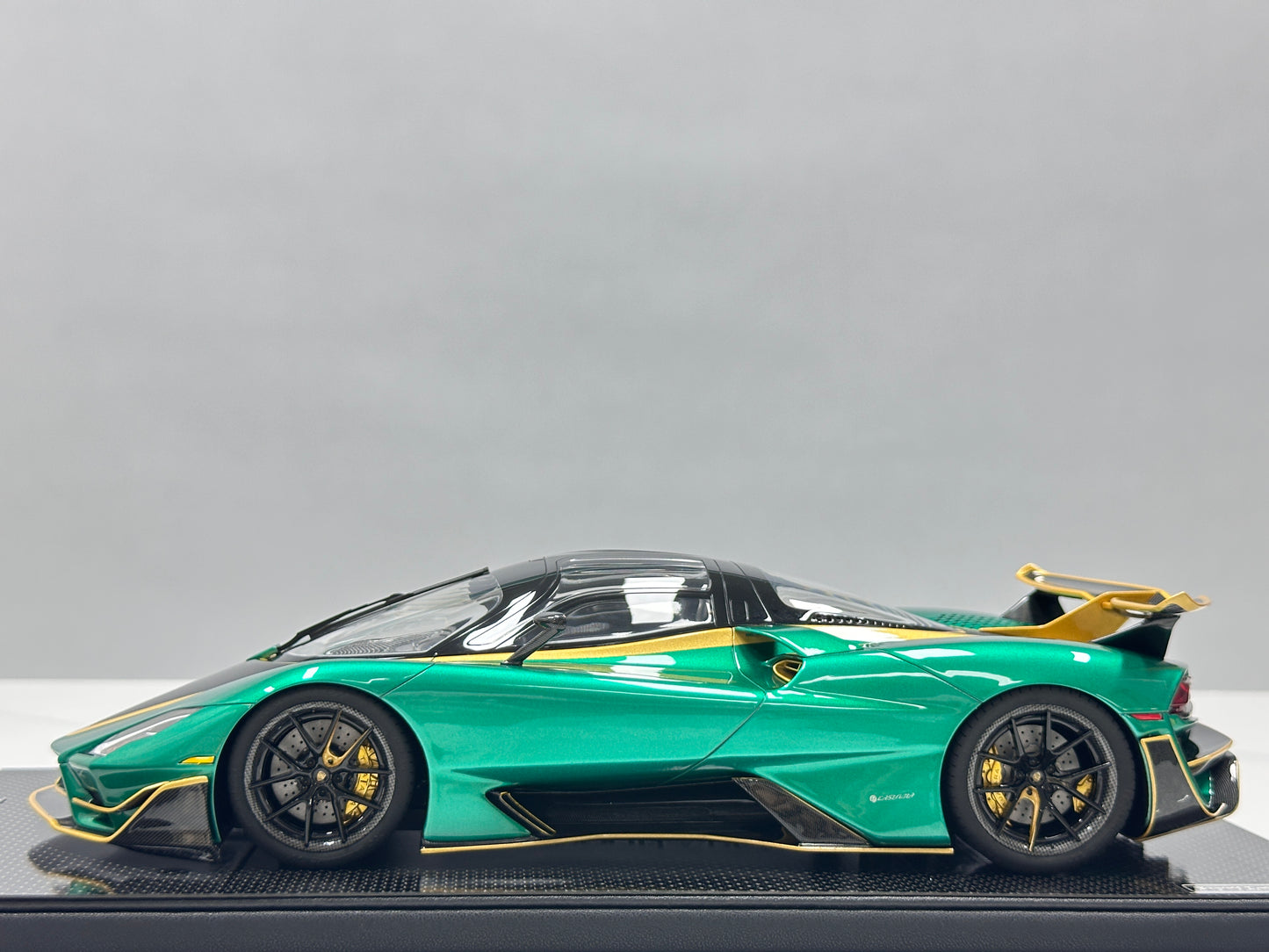 FrontiArt 1/18 SSC Tuatara Striker - Green (FA202)