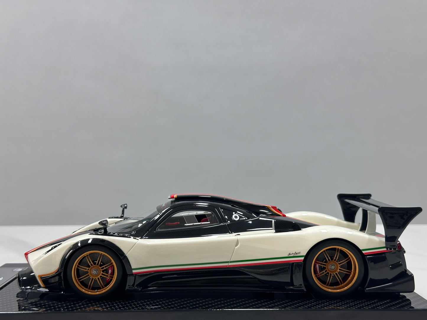 KASH MODEL 1/18 Pagani Zonda R Warm Pearl White KPZR003