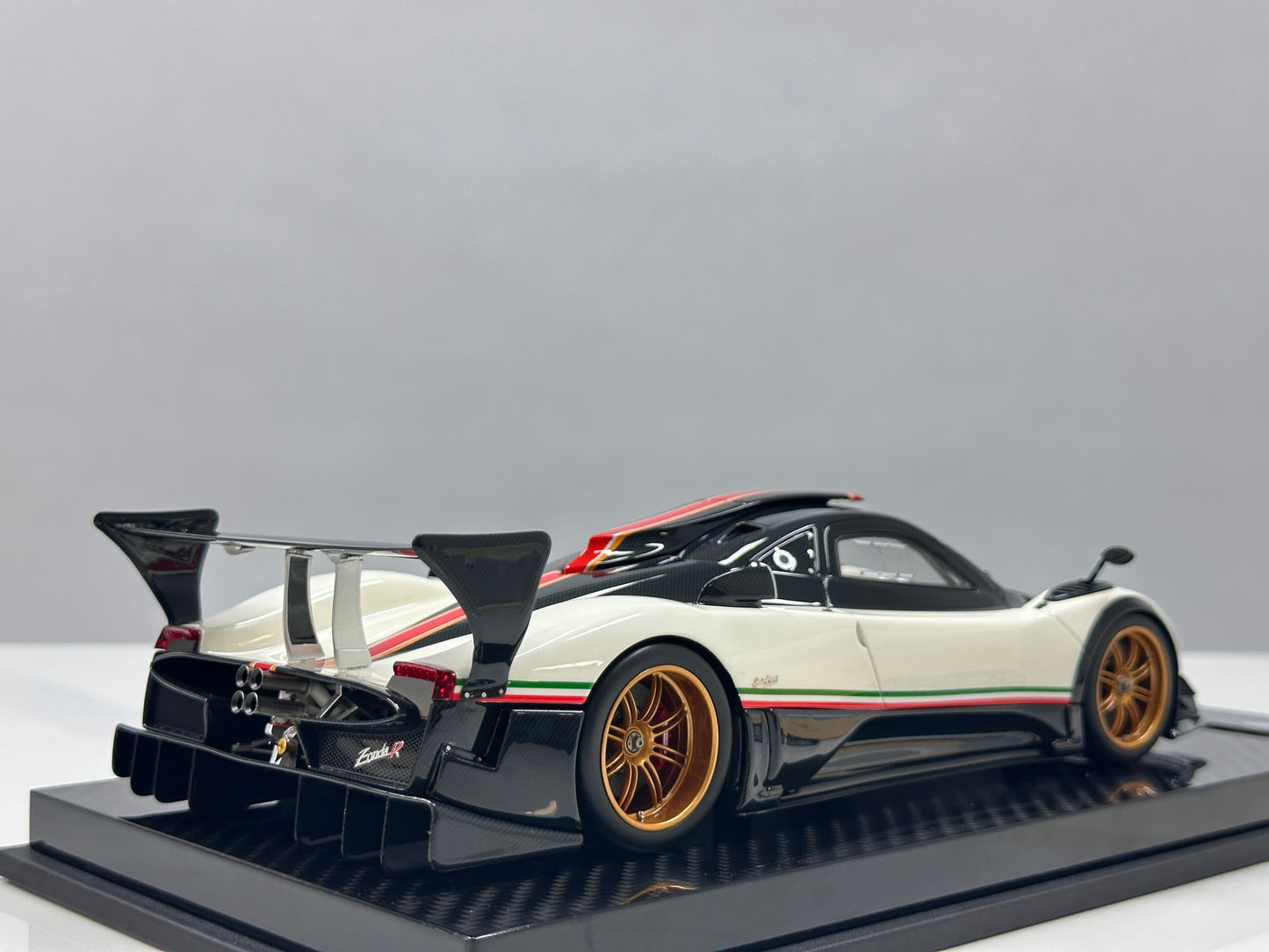 KASH MODEL 1/18 Pagani Zonda R Warm Pearl White KPZR003