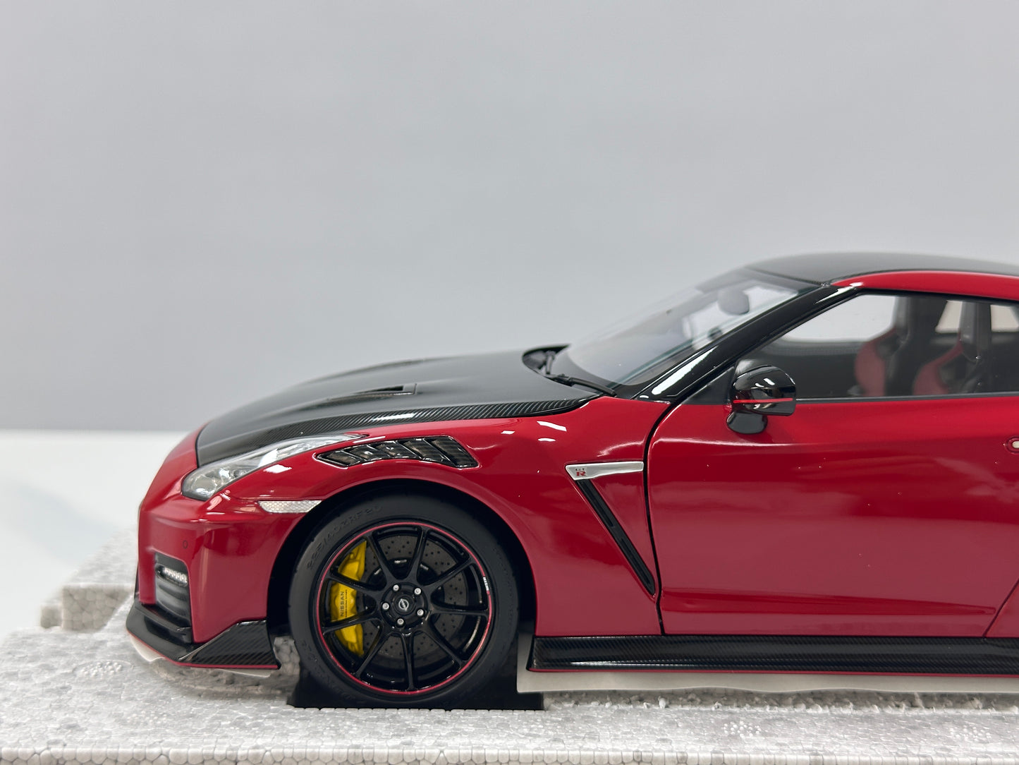 MOTORHELIX 1/18 Nissan GT-R NISMO (R35) Special Edition 2022 Vibrant Red MH367