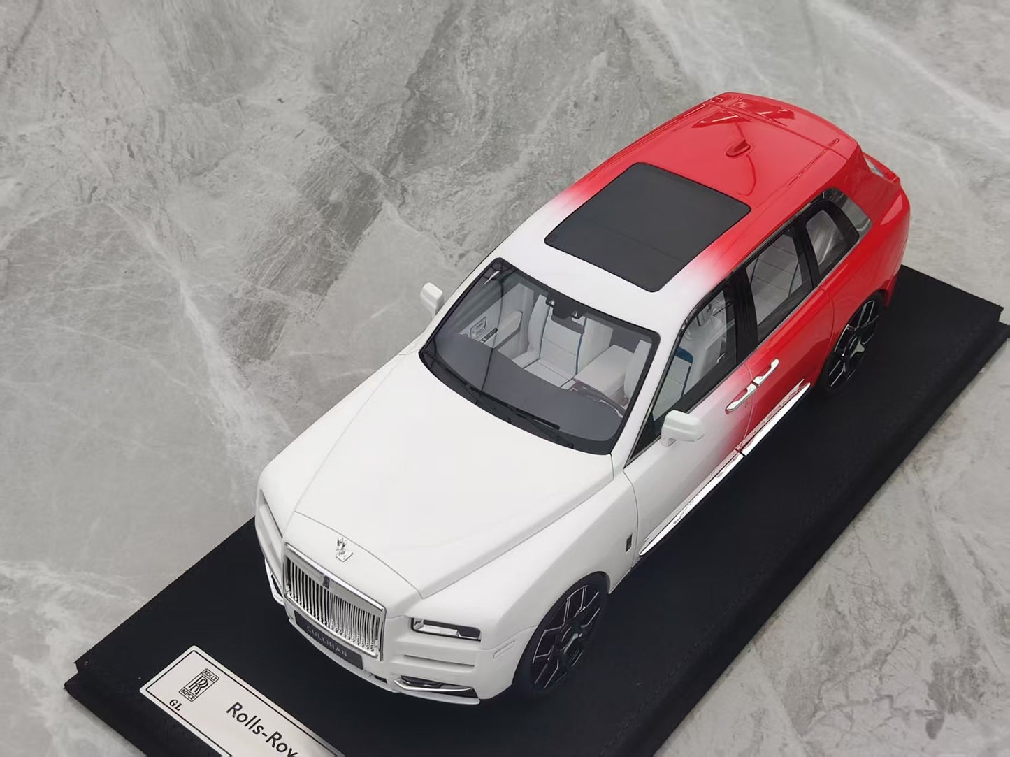 GL 1/18 Rolls-Royce Cullinan Red and White Resin Model JS-GL037