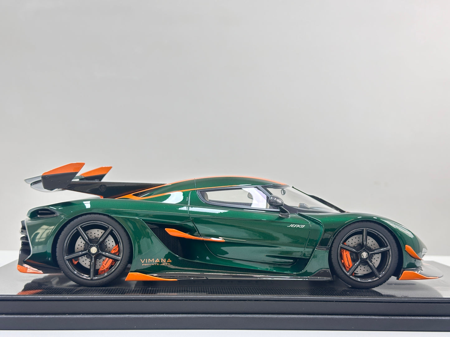 FRONTIART 1/12 Koenigsegg Jesko Carbon Emerald Green (FA190)