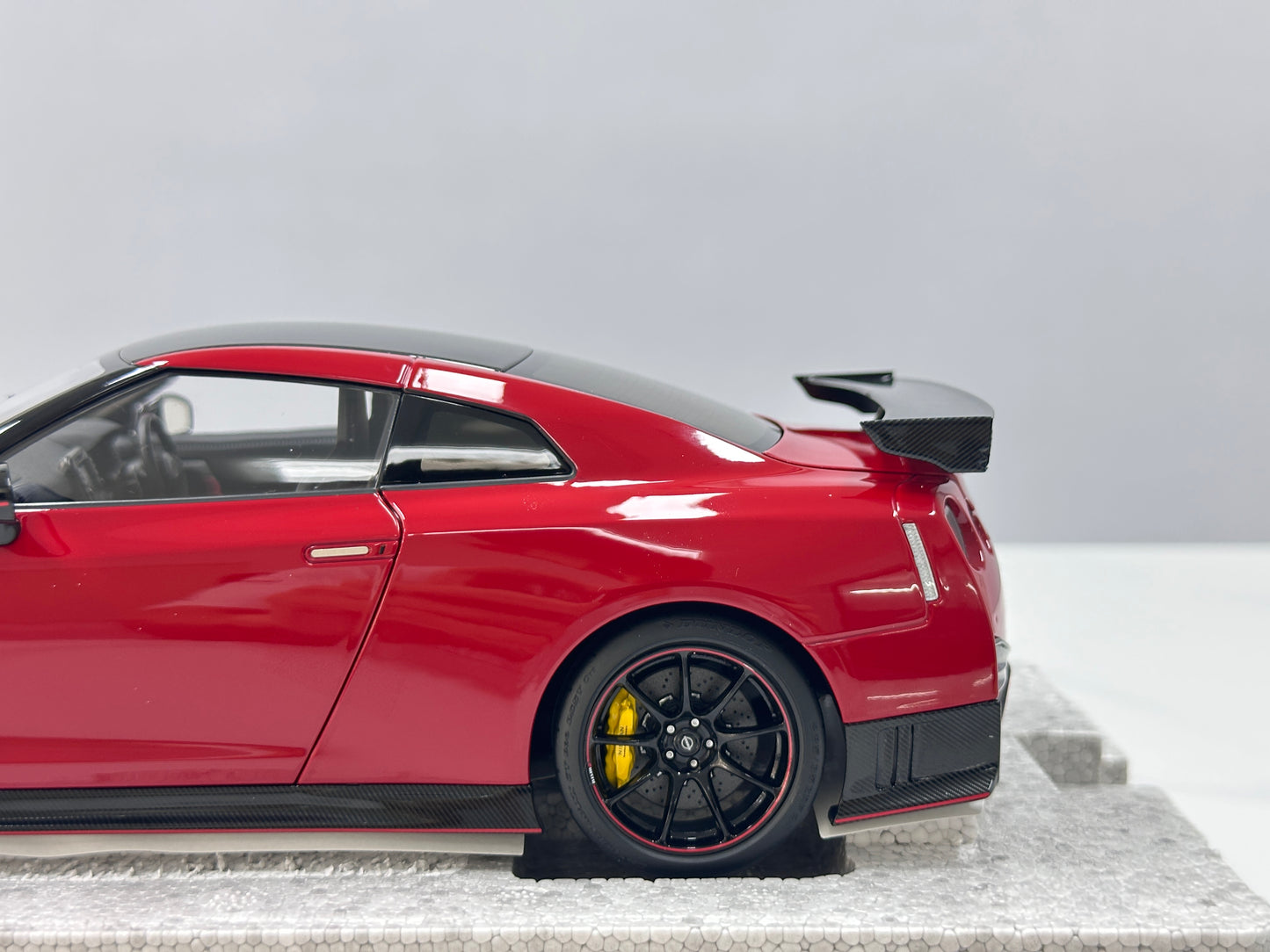 MOTORHELIX 1/18 Nissan GT-R NISMO (R35) Special Edition 2022 Vibrant Red MH367