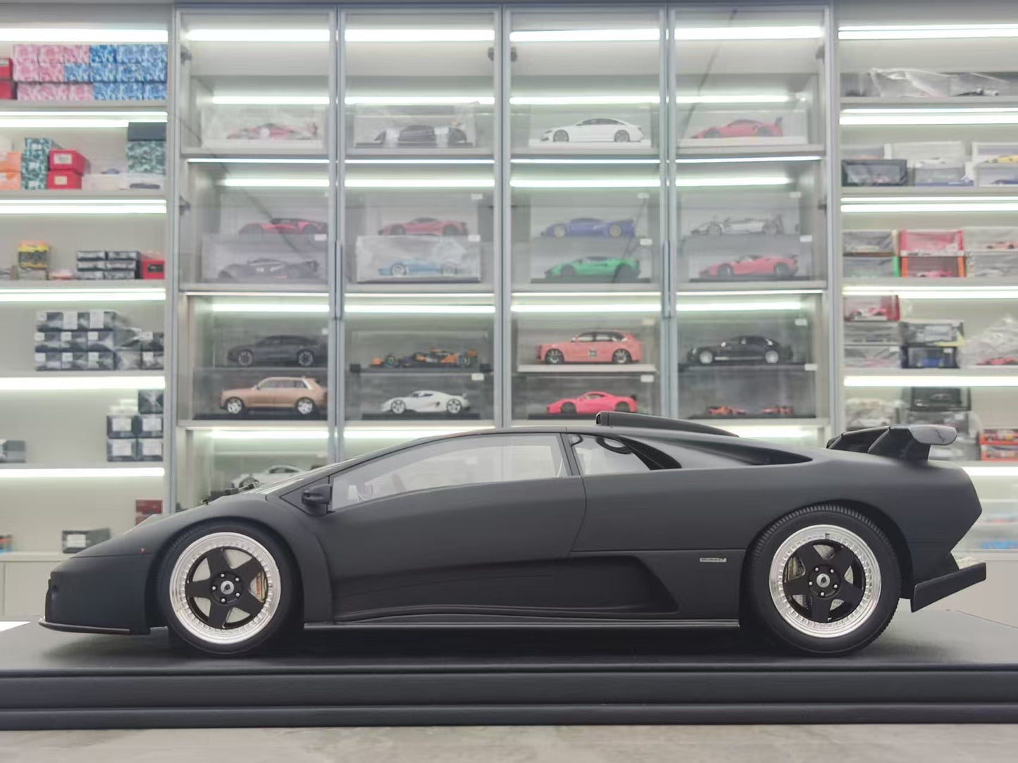 GL 1/12 Lamborghini Diablo GT Matte Black Simulated Car Model JS-GL010