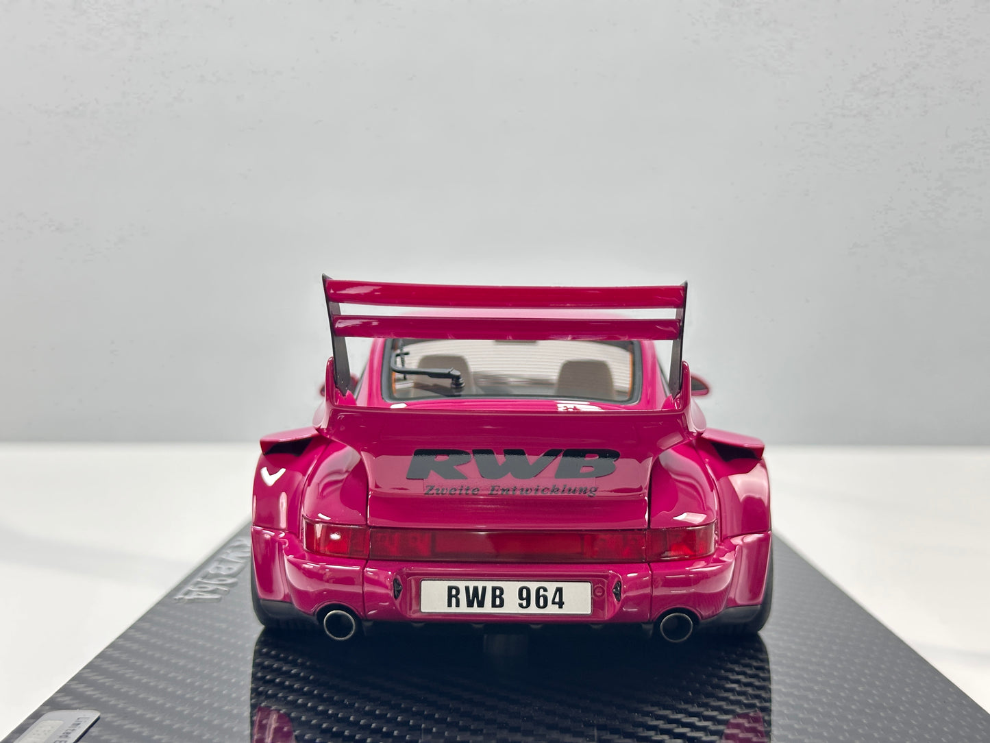TGM Model 1/18 Porsche RWB 964 – Rose Pink (TGM007)