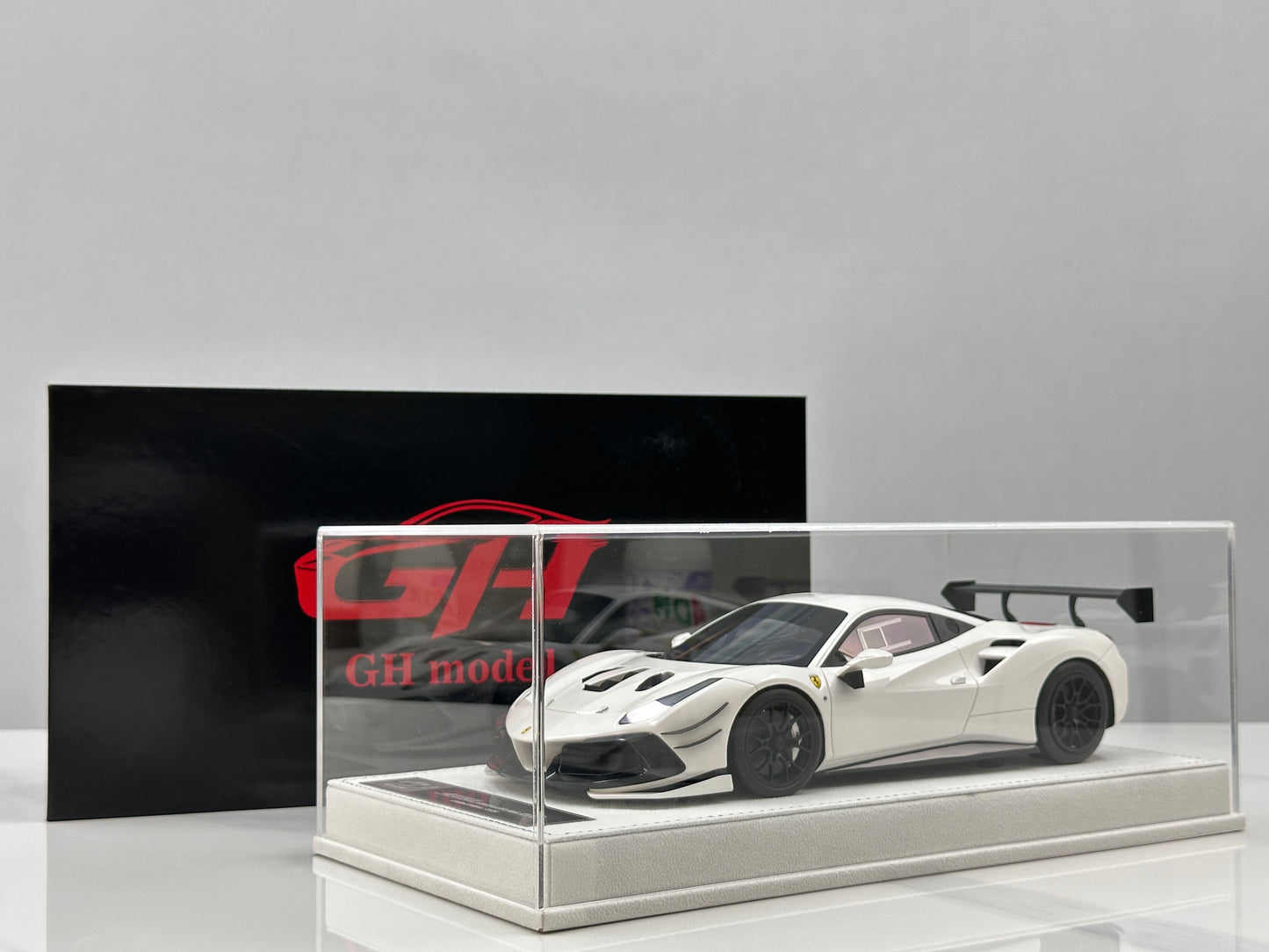 GH MODEL 1/18 Ferrari 488 Challenge Evo Pearl White GH021