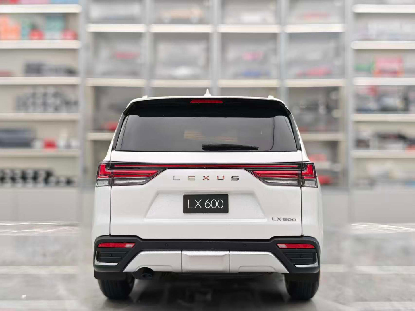 LCD 1/18 Lexus LX600 White Diecast Car Model LCD121