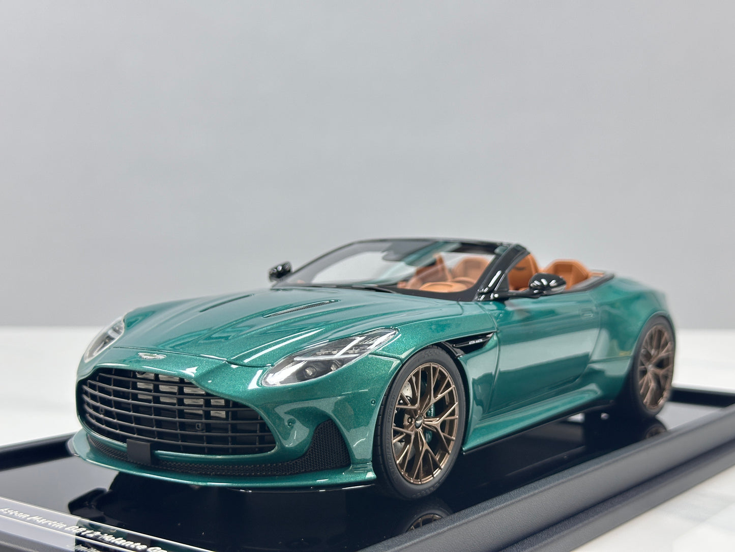 Xiaoguang Model & MotorHelix 1/18 Aston Martin DB12 Volante Convertible – Green (MH385)