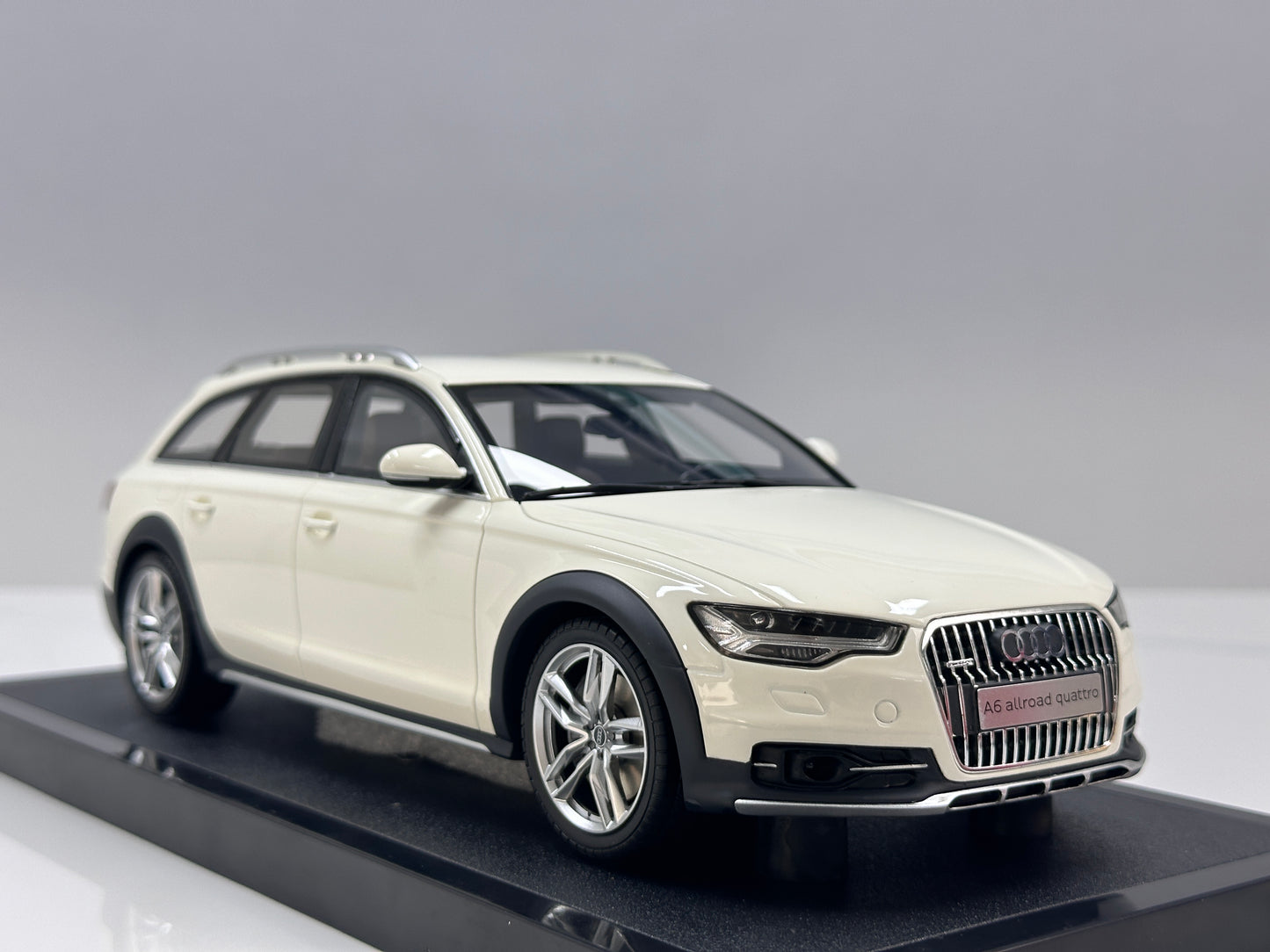 OTTO 1/18 Audi A6 C7 Allroad Ibis White OT1286