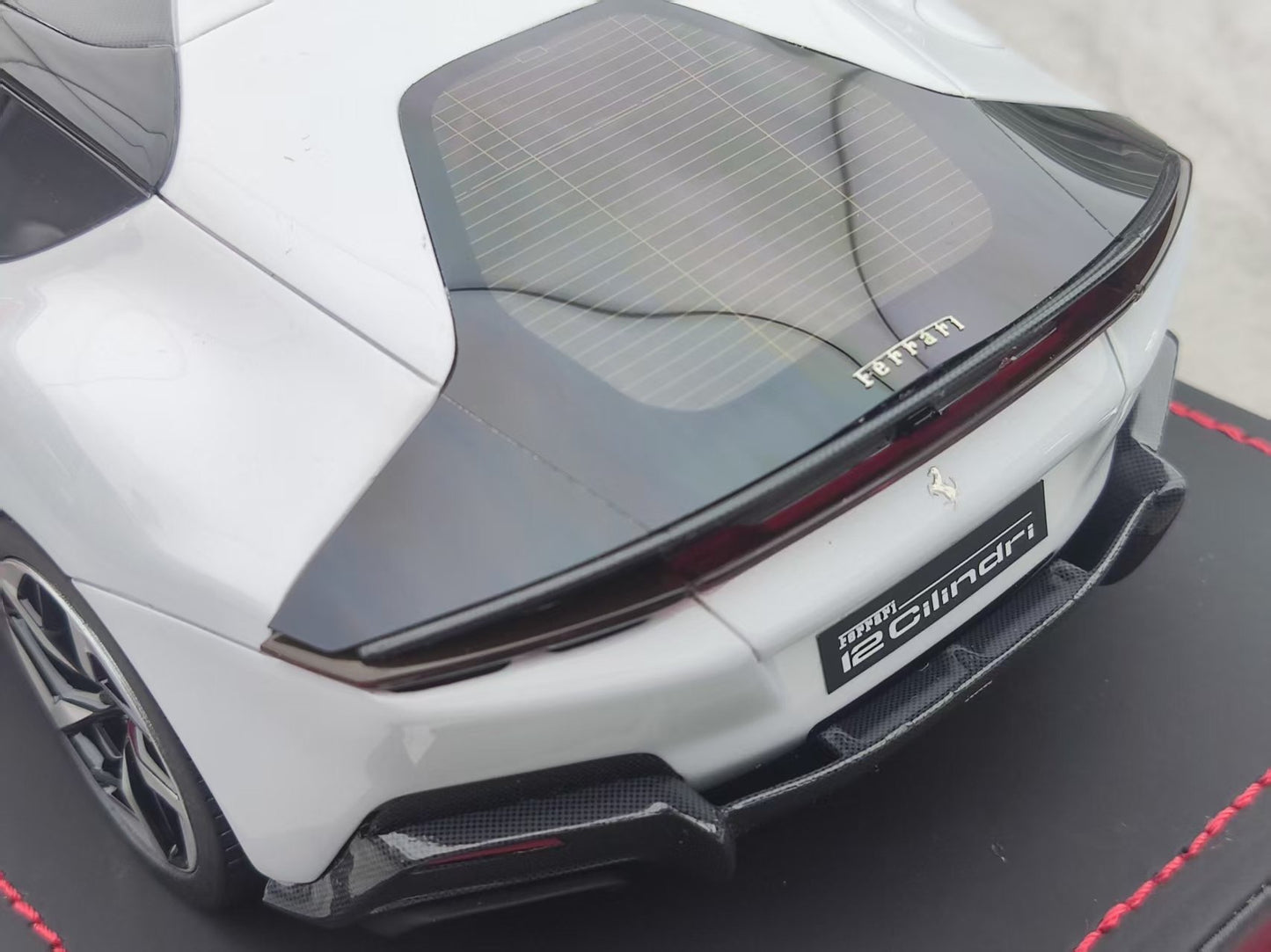 MR 1/18 Ferrari 12 Cilindri Arctic White FE043B