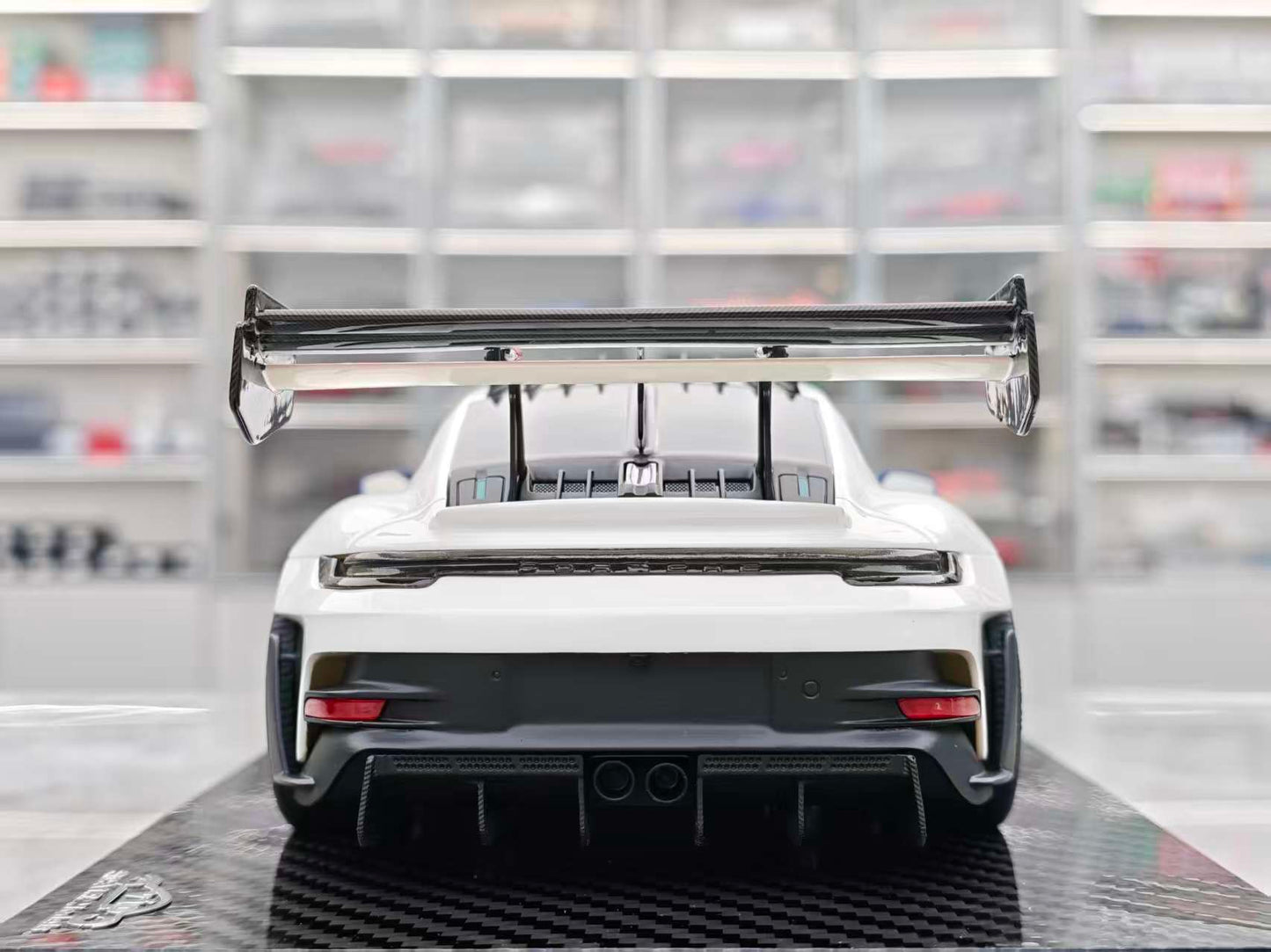 VIP 1/18 Porsche 911 GT3 RS-Manthey Racing Aurora White VIP188