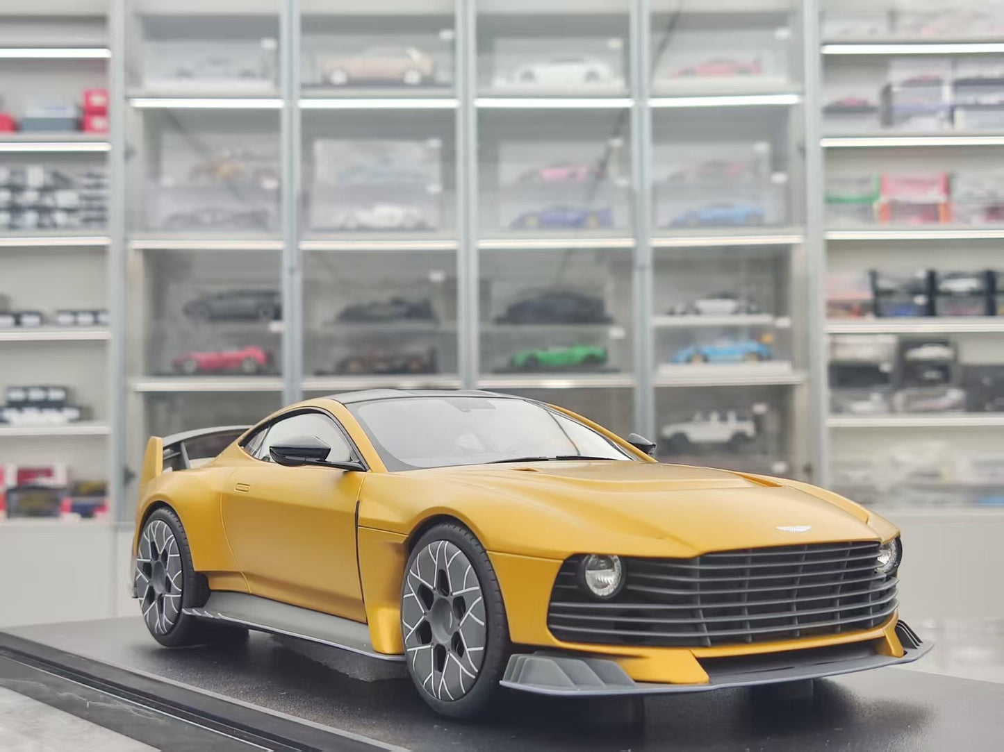 GT Spirit 1/18 Aston Martin Valiant Auric Metallic Gold GT546