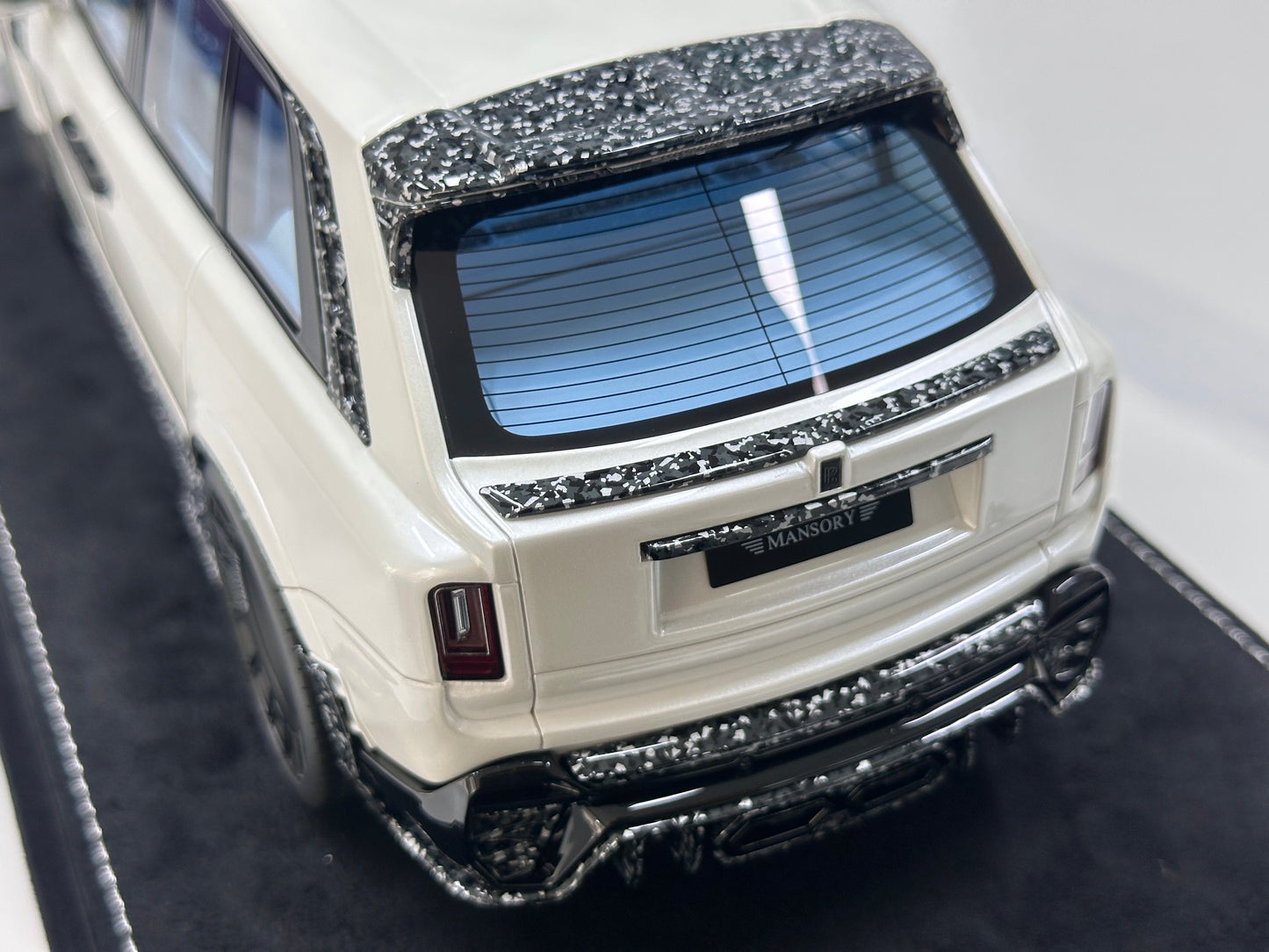 HH MODEL 1/18 Rolls-Royce Cullinan Series II MANSORY Pearl White HH698
