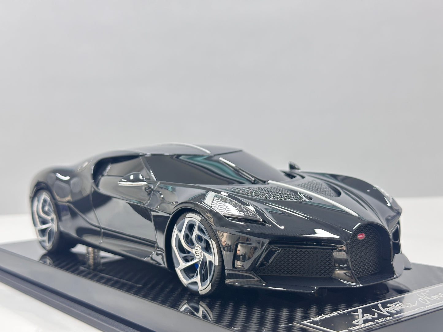 CE 1/18 Bugatti La Voiture Noire (Black Carbon Fiber) CE013