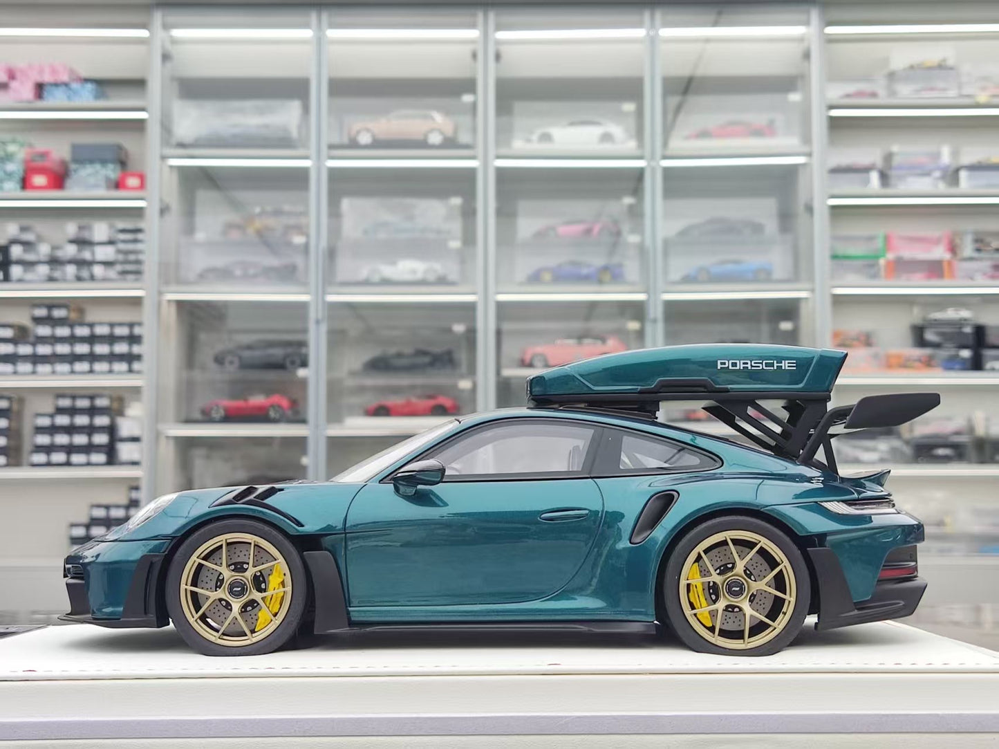 IVY 1/18 Porsche 992 GT3 RS PTS Green IM1837PG