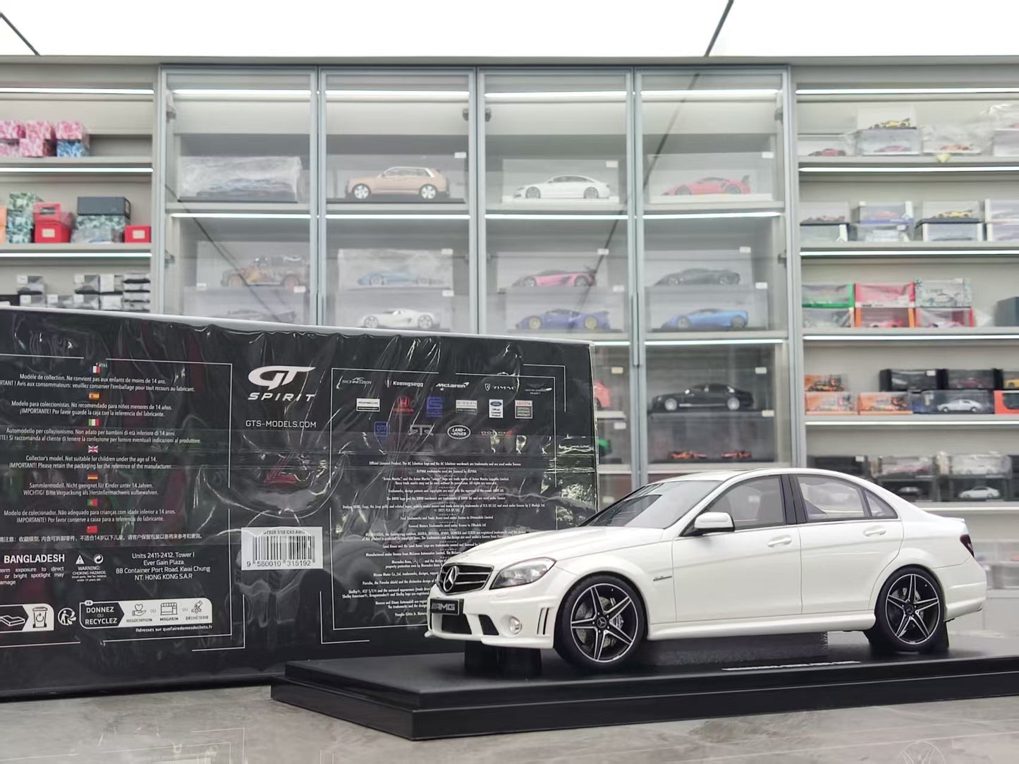 GT Spirit 1/18 Mercedes-Benz C63 AMG Diamond White GT928