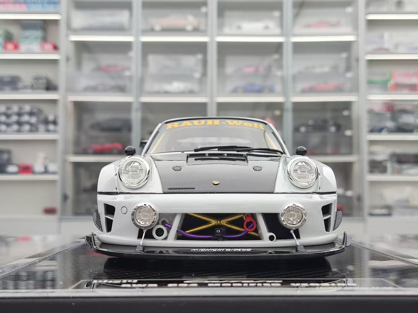 MCM 1/18 Porsche RWB 964 heavily modified Cyberpunk White Limited Edition Car Model MCM019