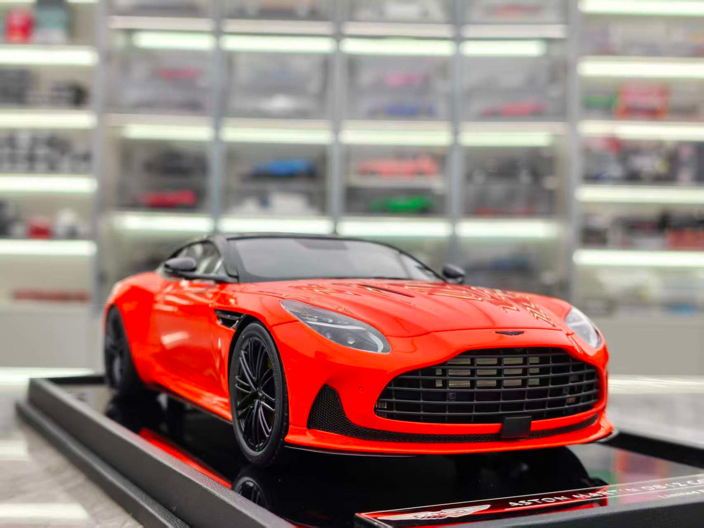 MOTORHELIX 1/18 Aston Martin DB12 COUPE Orange MH331