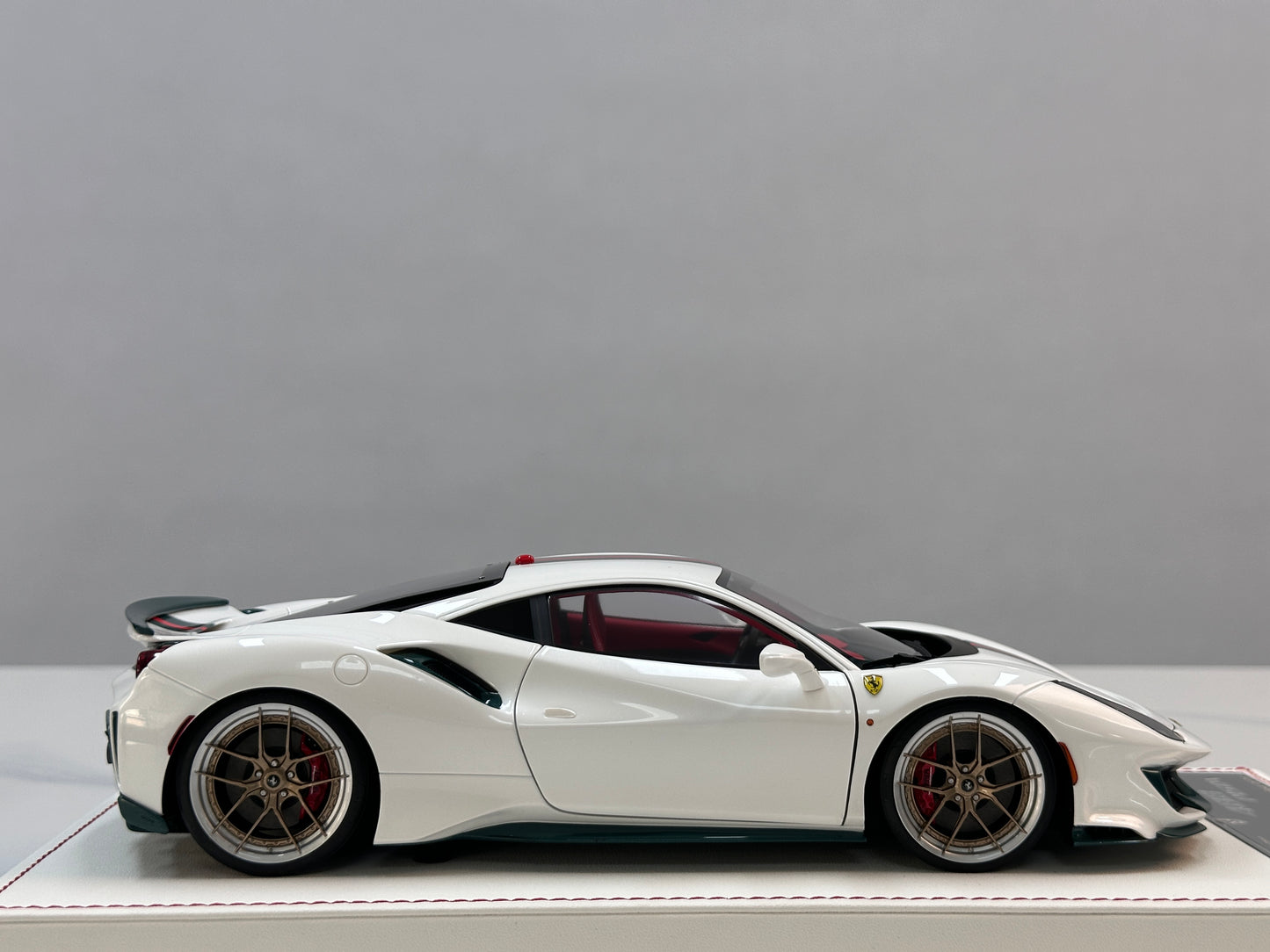 DM Pro 1:18 Ferrari 488P (White Base) — Style D: GUCCI Edition — Fully Opening Resin Model (DGP004A)