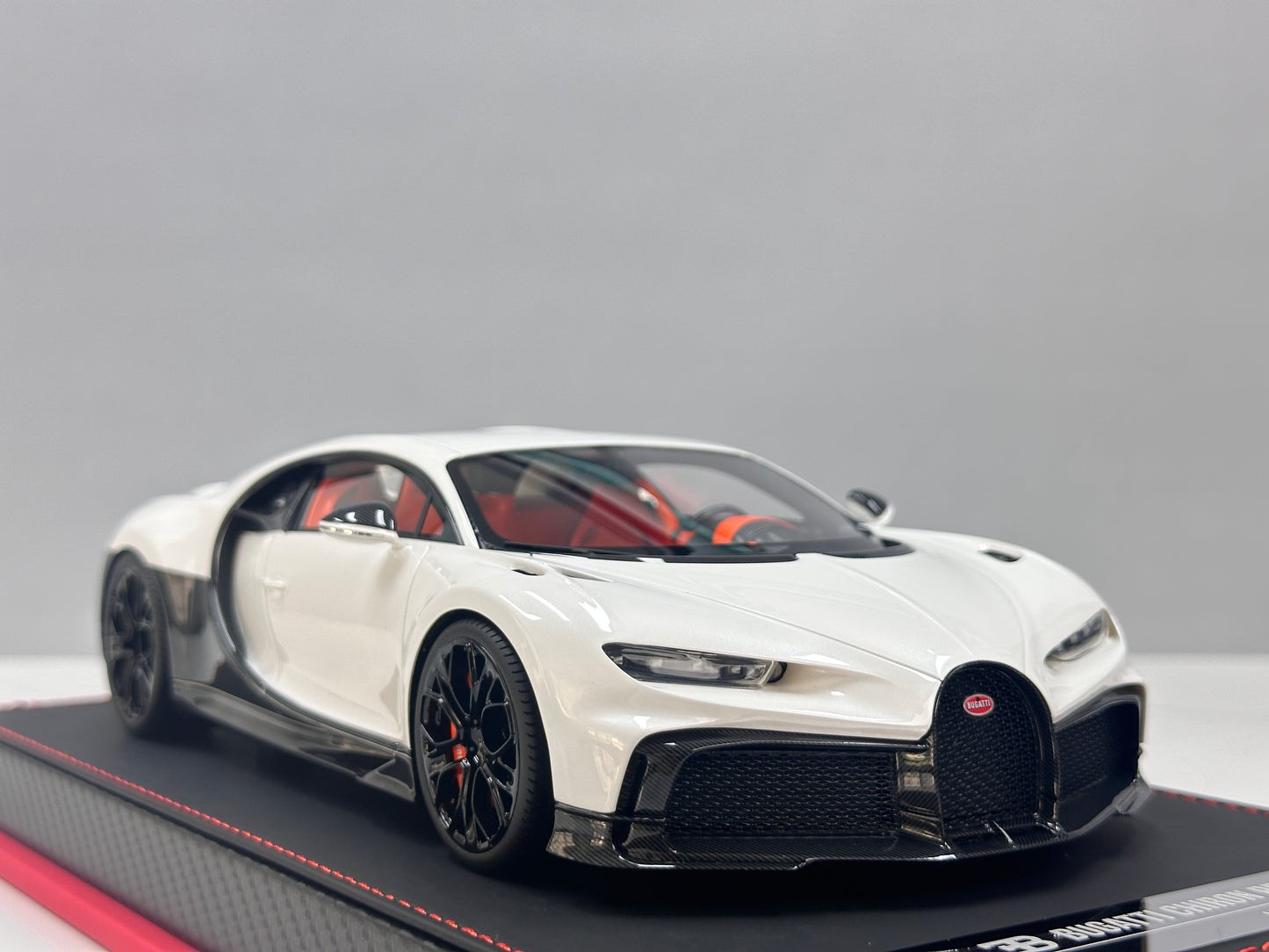 BBA MODEL 1/18 Bugatti Chiron Profiler Black and White Panda BBA072