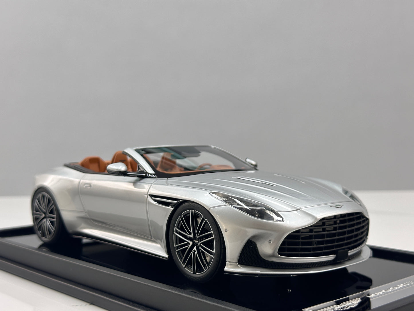 Xiaoguang Model & MotorHelix 1/18 Aston Martin DB12 Volante Convertible – Lightning Silver (MH387)