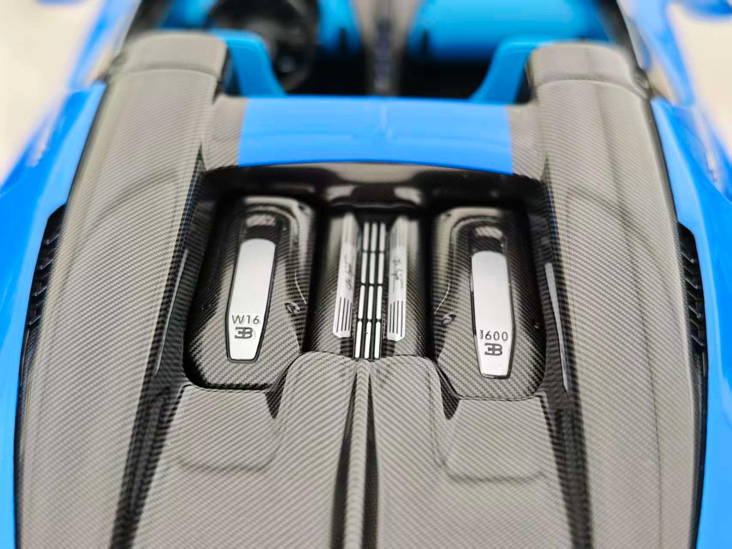 MR 1/18 Bugatti W16 Mistral, Blue, BUG015C