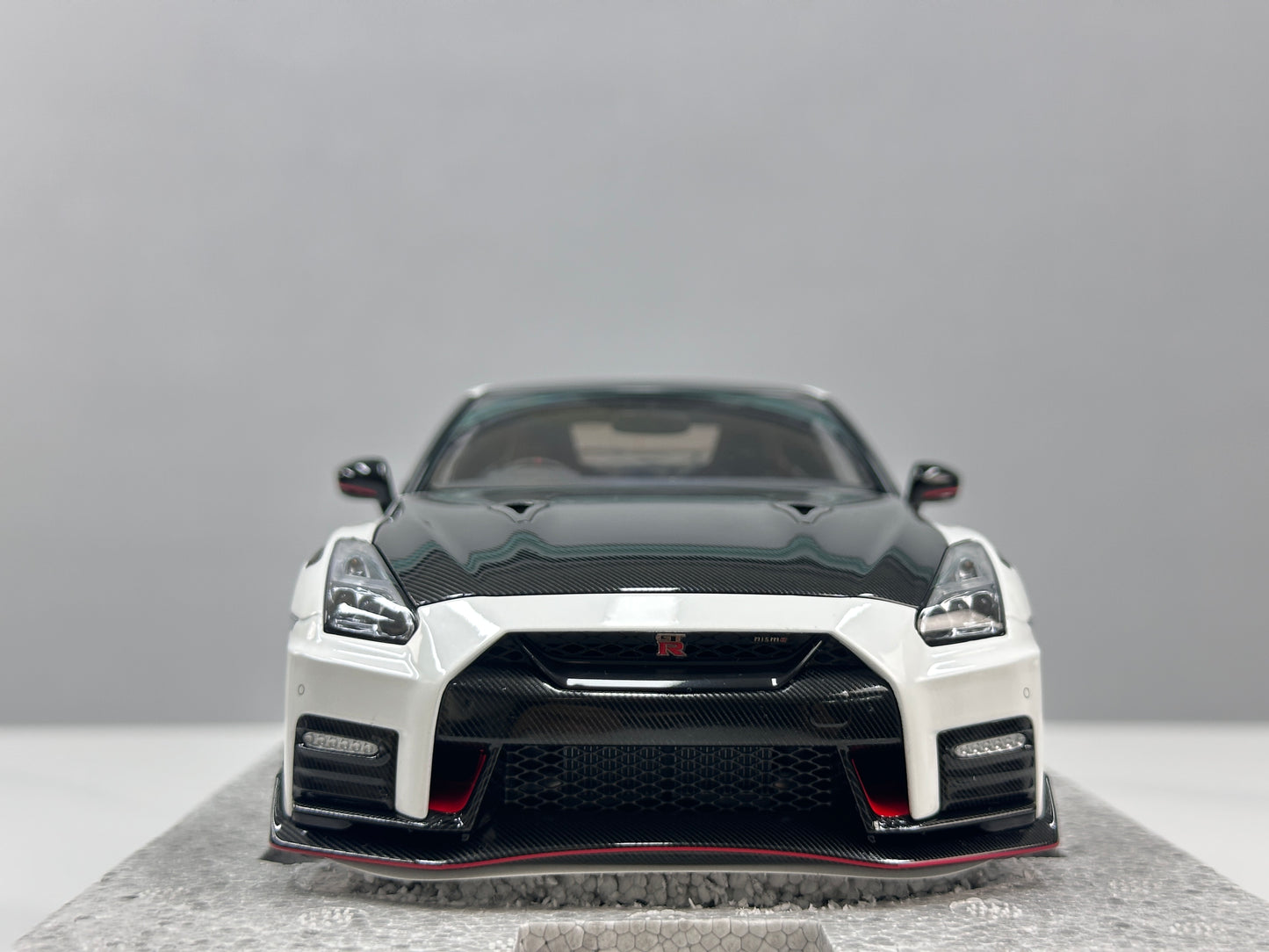 MOTORHELIX 1/18 Nissan GT-R NISMO (R35) Special Edition 2022 Brilliant Pearl White MH378