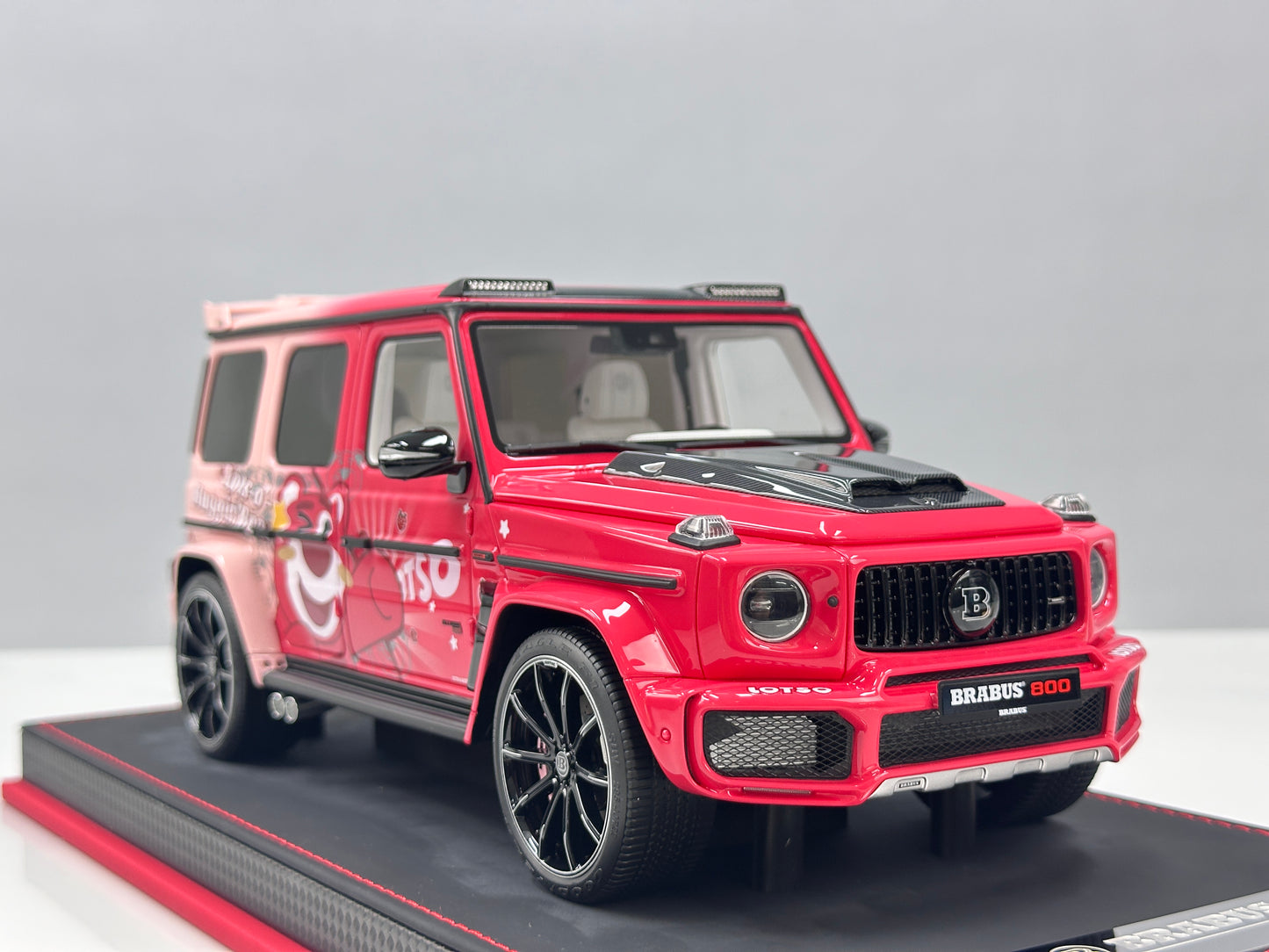 BBA Model 1/18 Brabus G800 "Lotso" (Strawberry Bear) BBA083