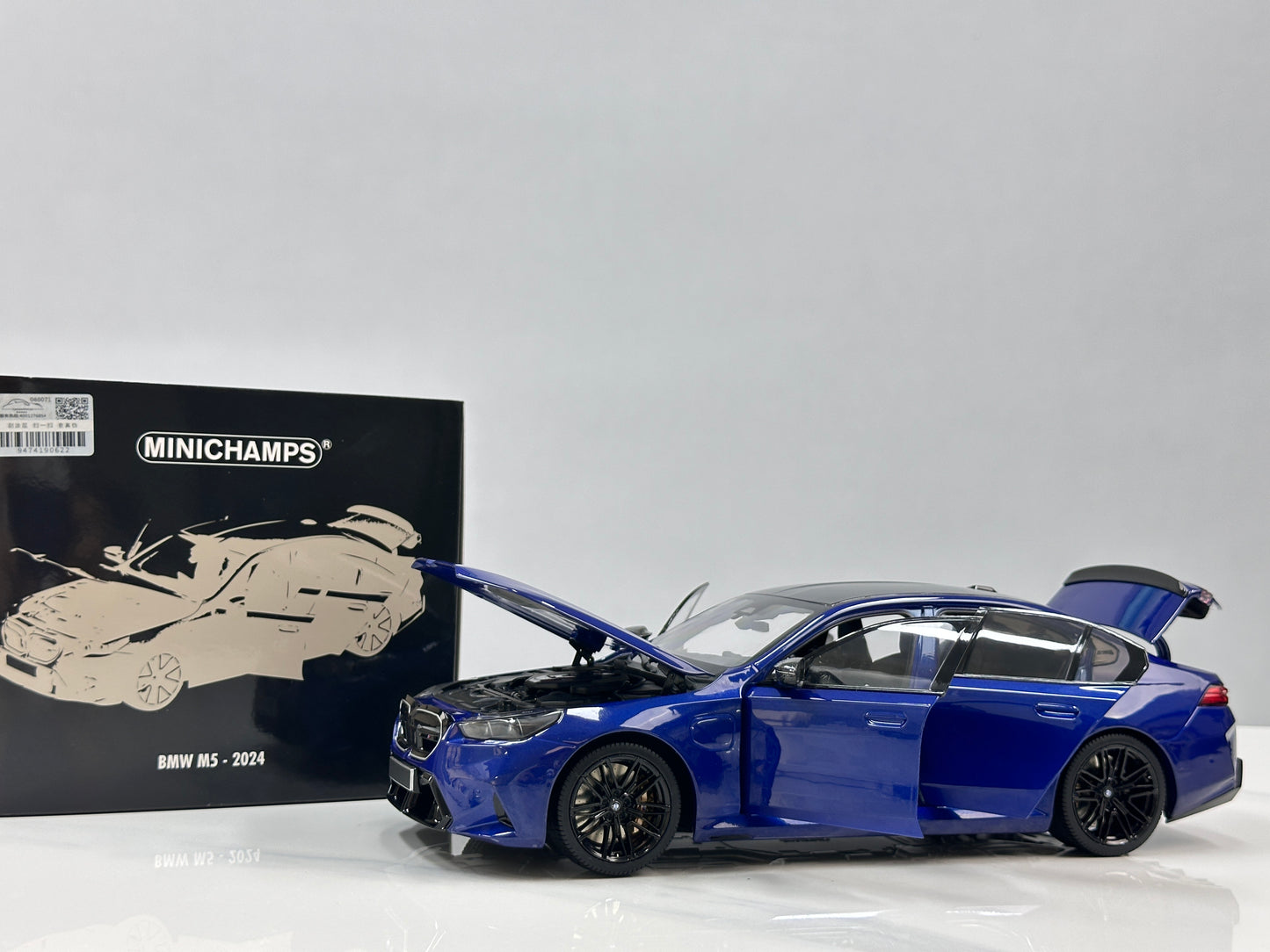 MINICHAMPS 1/18 BMW M5 2024 Metallic Blue 110023802