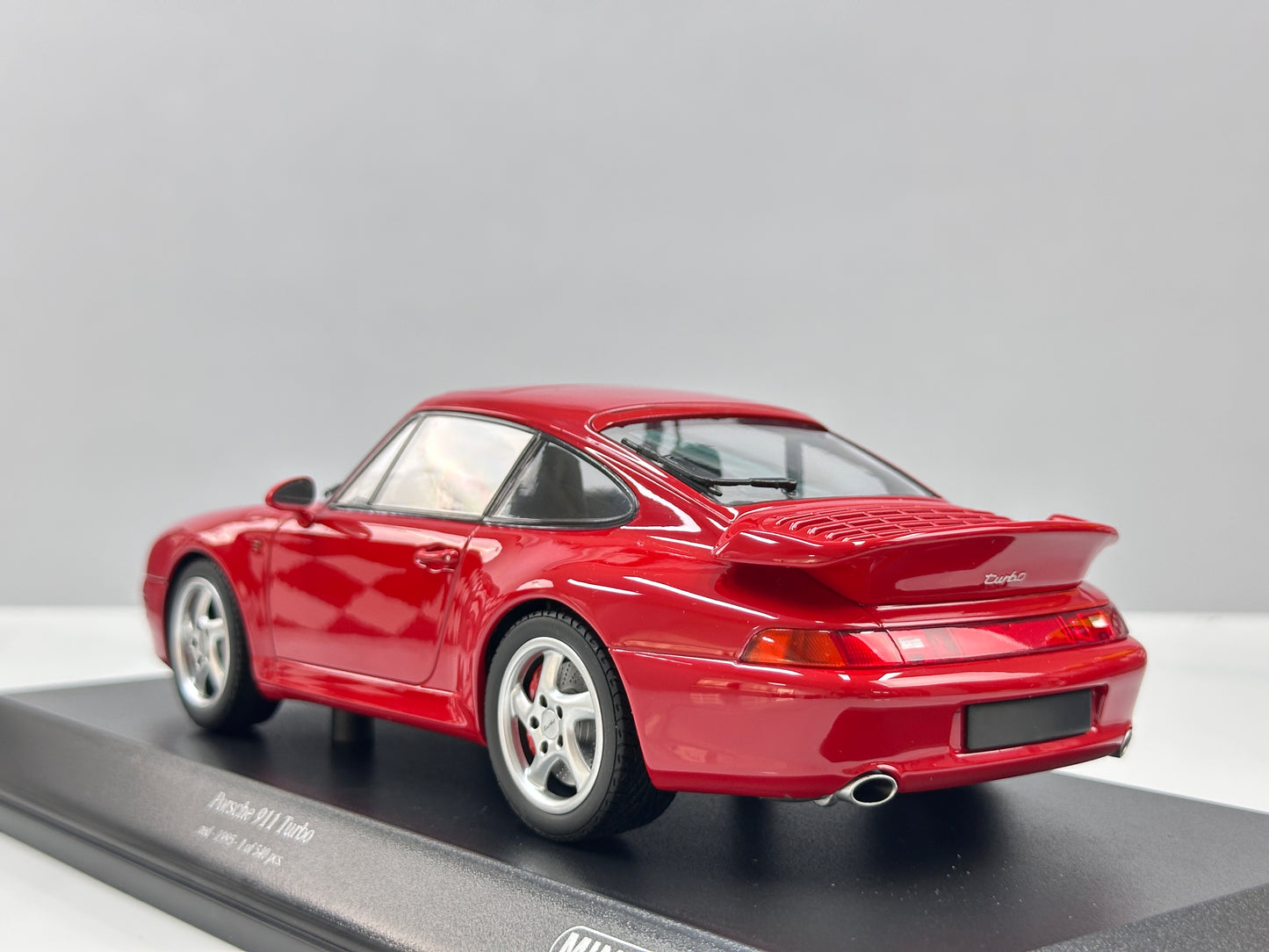 MINICHAMPS 1/18 Porsche 911 (993) Turbo (1995) Red 155061170
