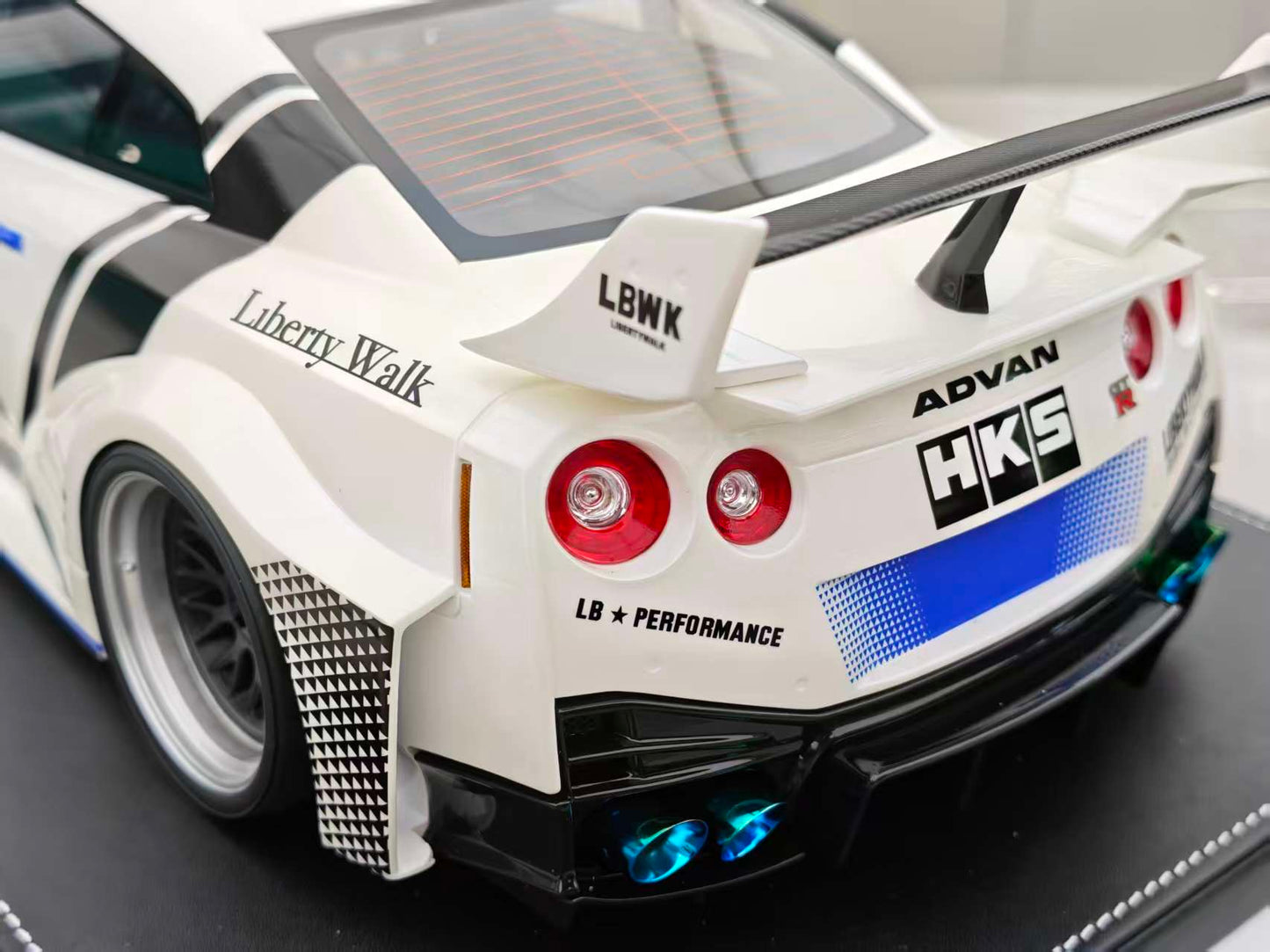 IVY 1/12 Nissan R35 GTR Car Model Figurine Birthday Gift IVY239