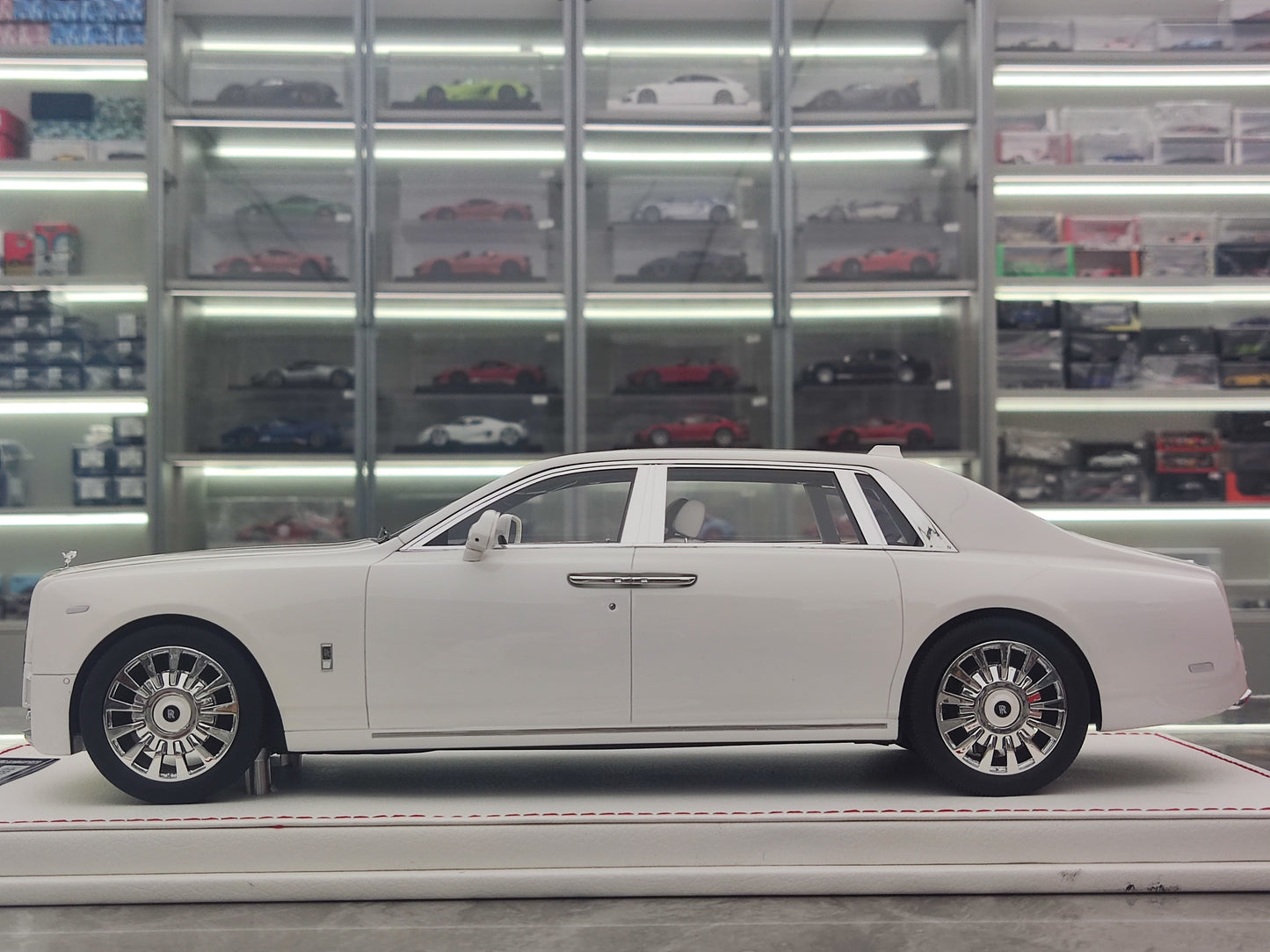 SC 1/18 Rolls-Royce Phantom VIII White Simulated Car Model JS-SC002